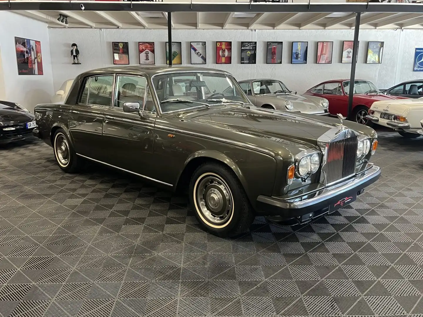 Rolls-Royce Silver Shadow 2 Vert - 1