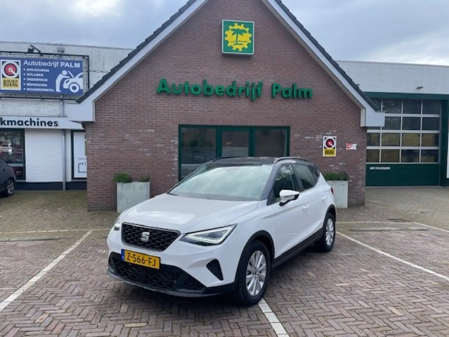 SEAT Arona 1.0 TSI Style Business Connect Wit - 1