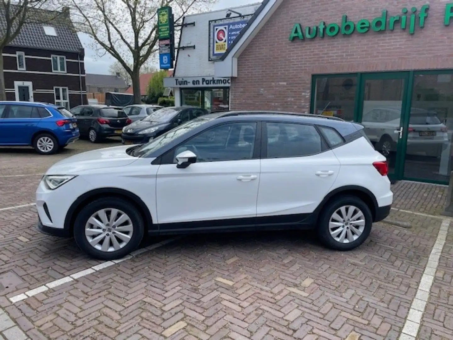 SEAT Arona 1.0 TSI Style Business Connect Wit - 2