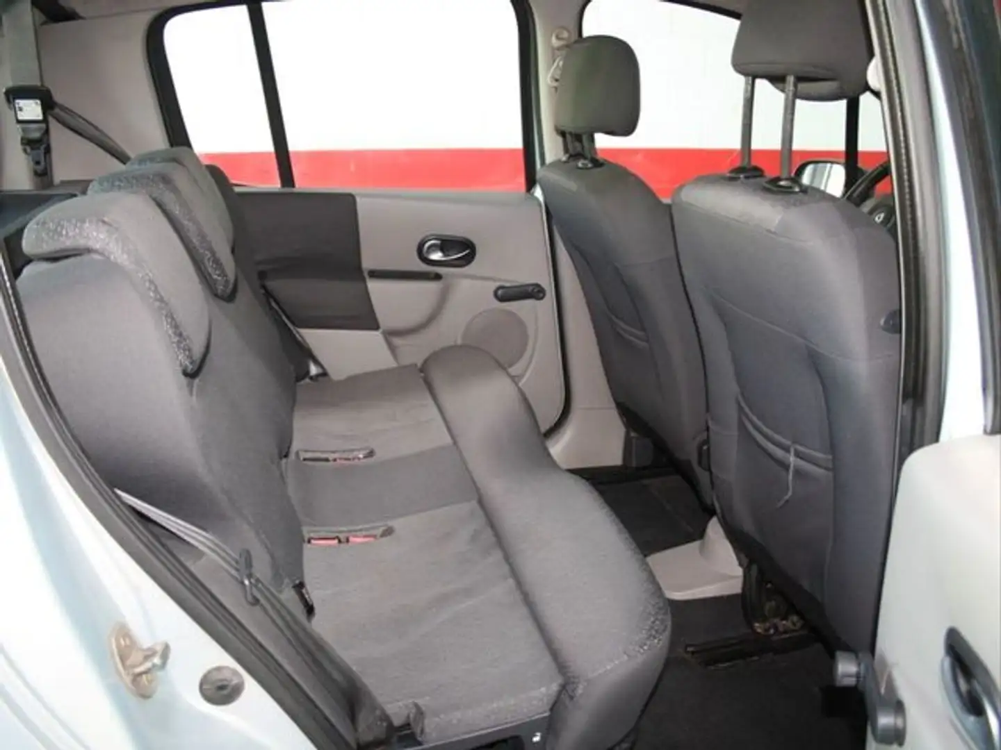 Renault Modus 1.5DCI Confort Dynamique 80 Gris - 2