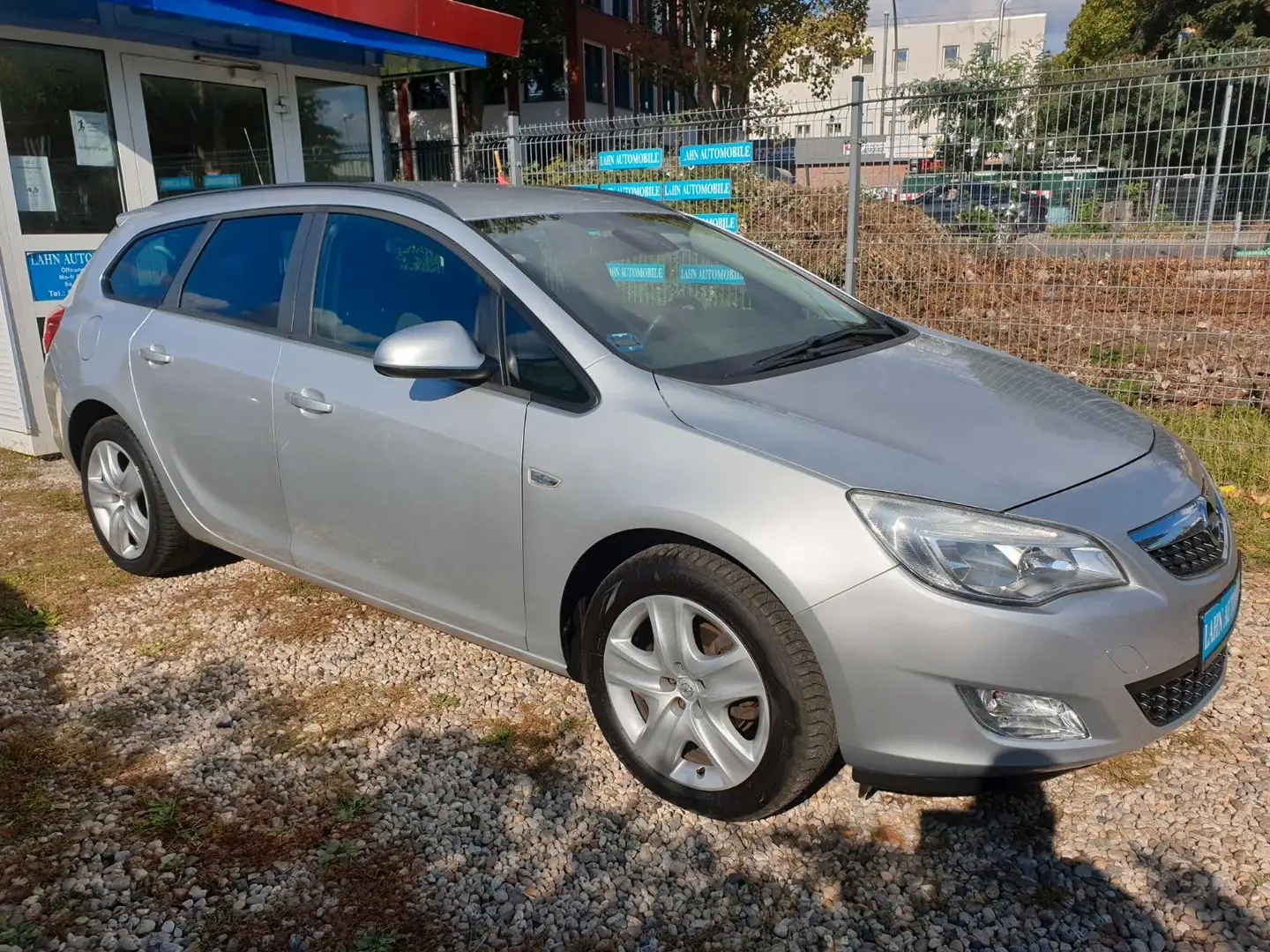 Opel Astra J Sports Tourer Design Edition*TÜV-Neu* Silber - 2