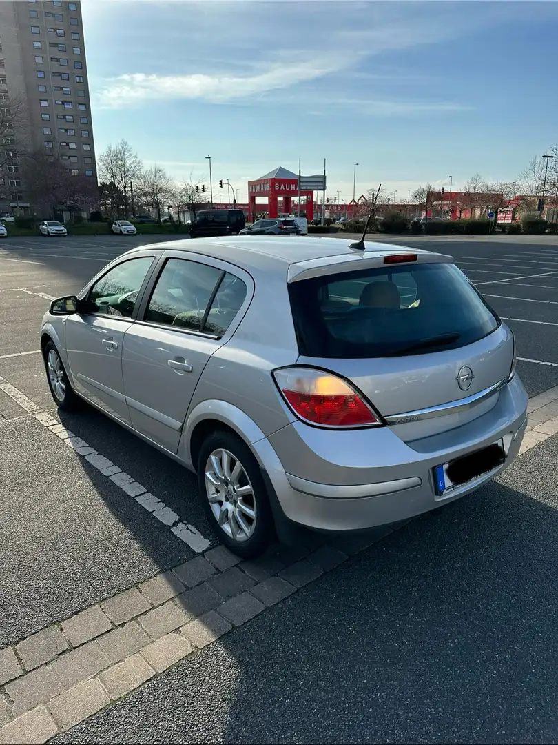 Opel Astra Elegance Grau - 2