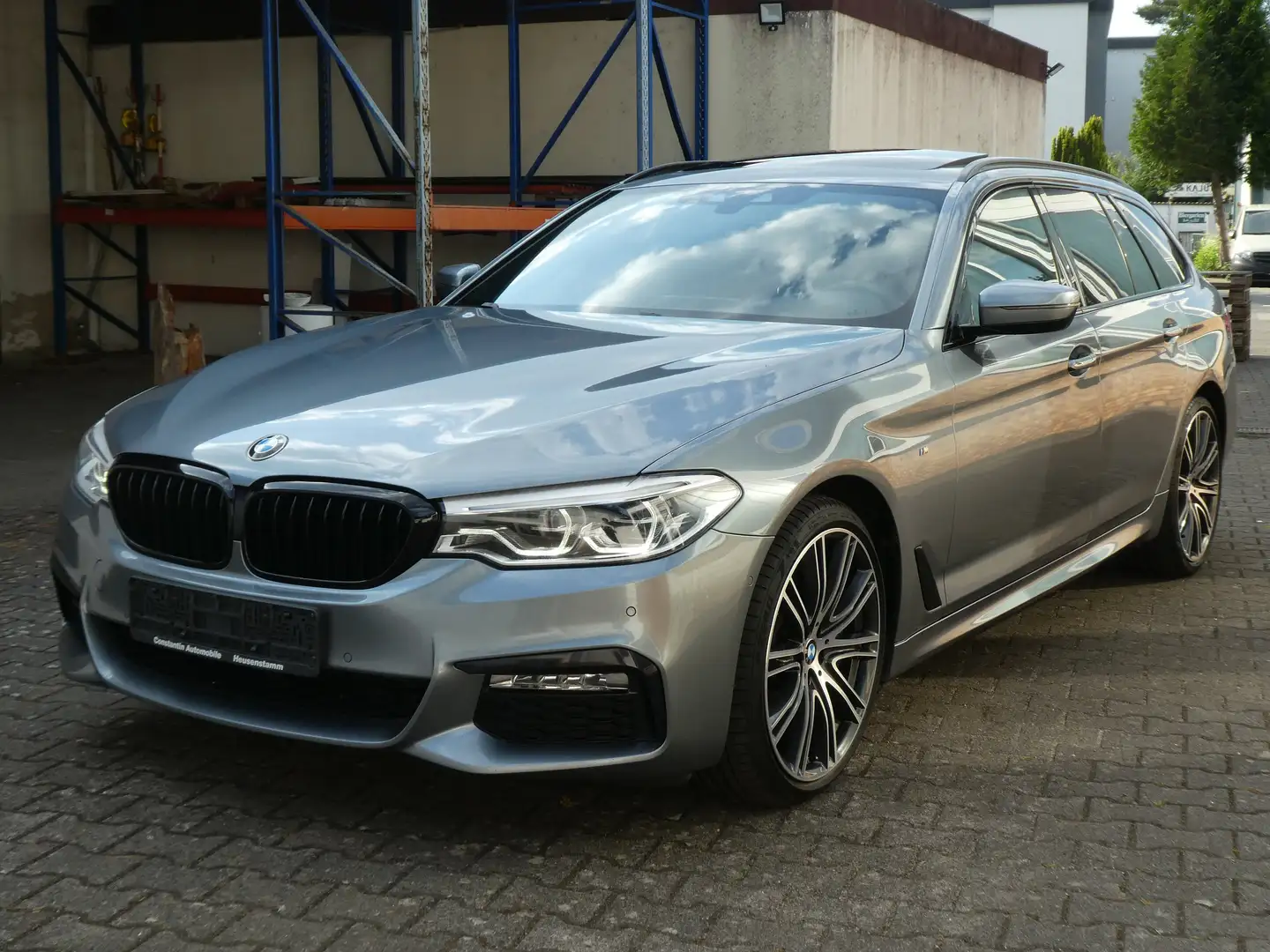 BMW 540 d xDrive Touring M Sportpaket Grijs - 1
