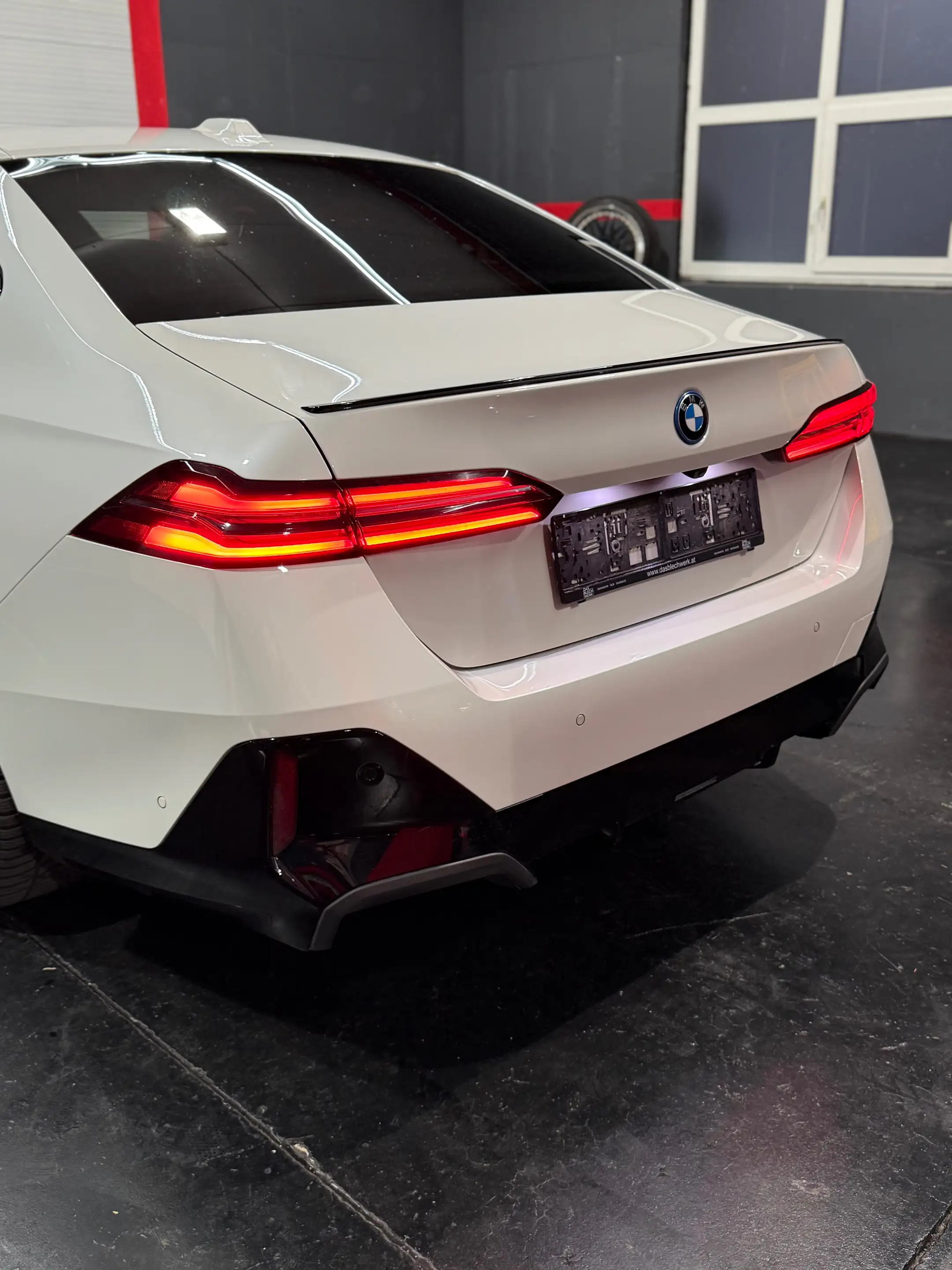 BMW i5 40 xDrive M Sport — photo 14