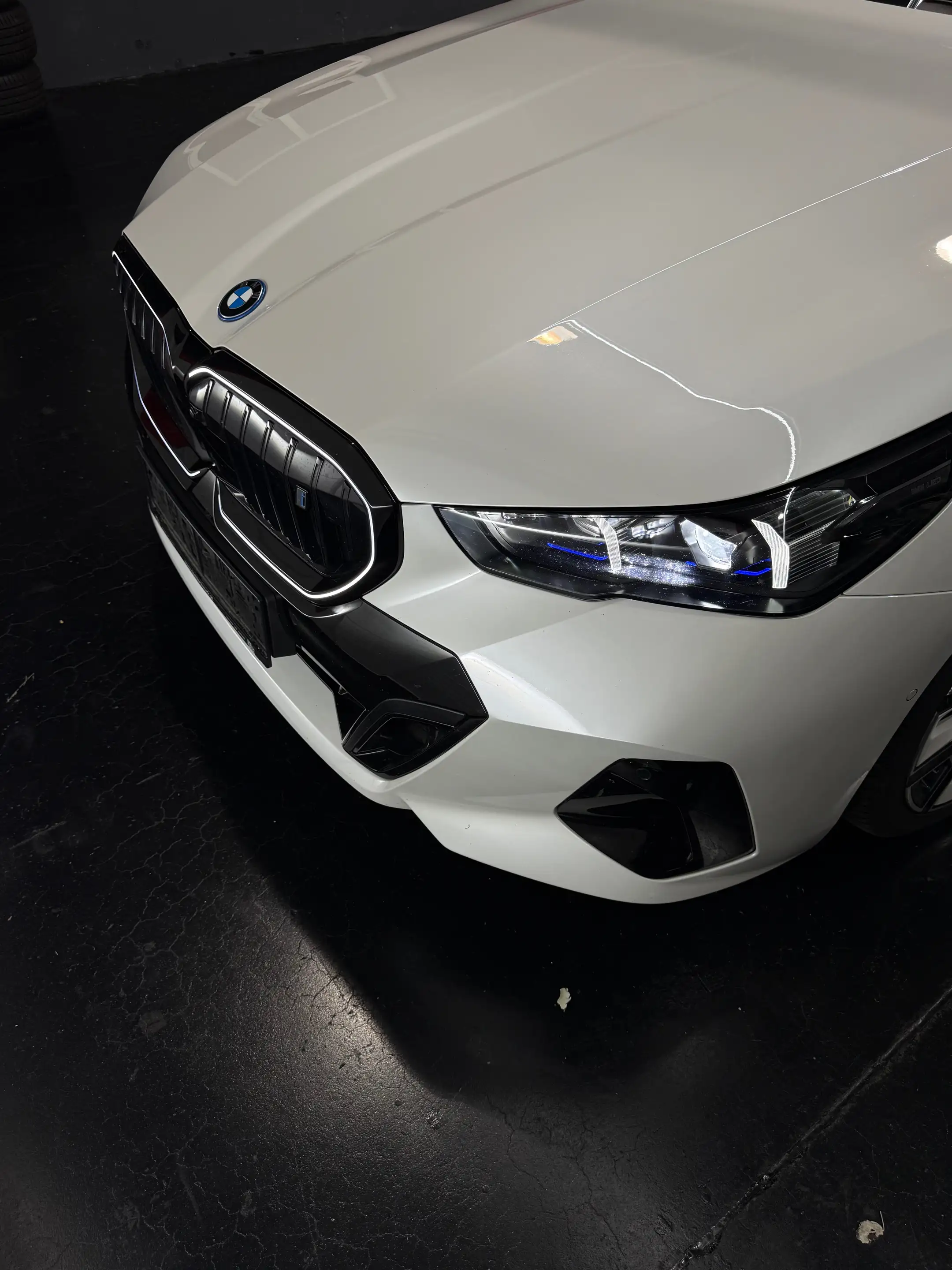 BMW i5 40 xDrive M Sport — photo 10