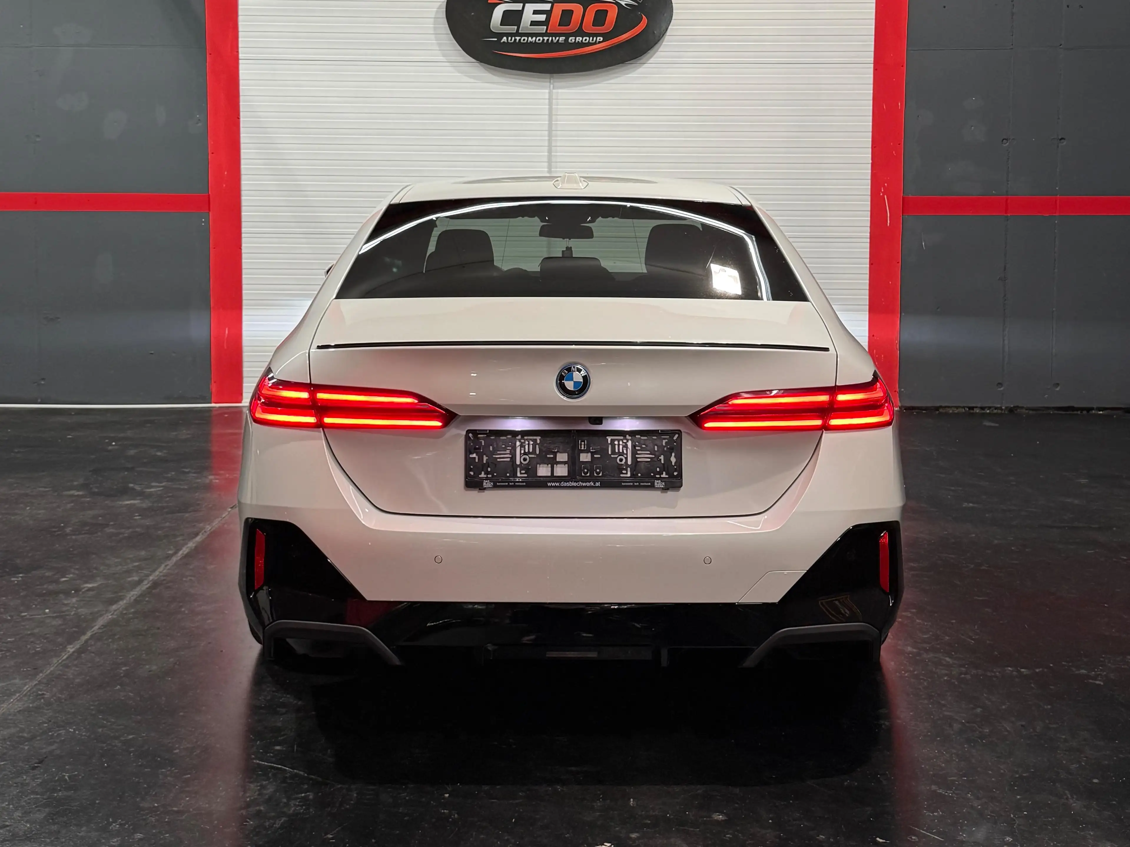 BMW i5 40 xDrive M Sport — photo 4