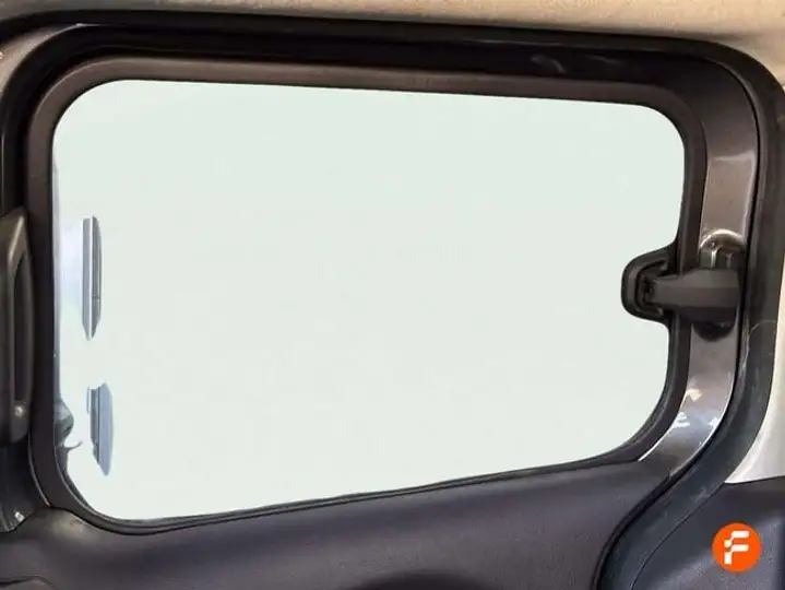 Ford Transit Courier 2020, foto 16