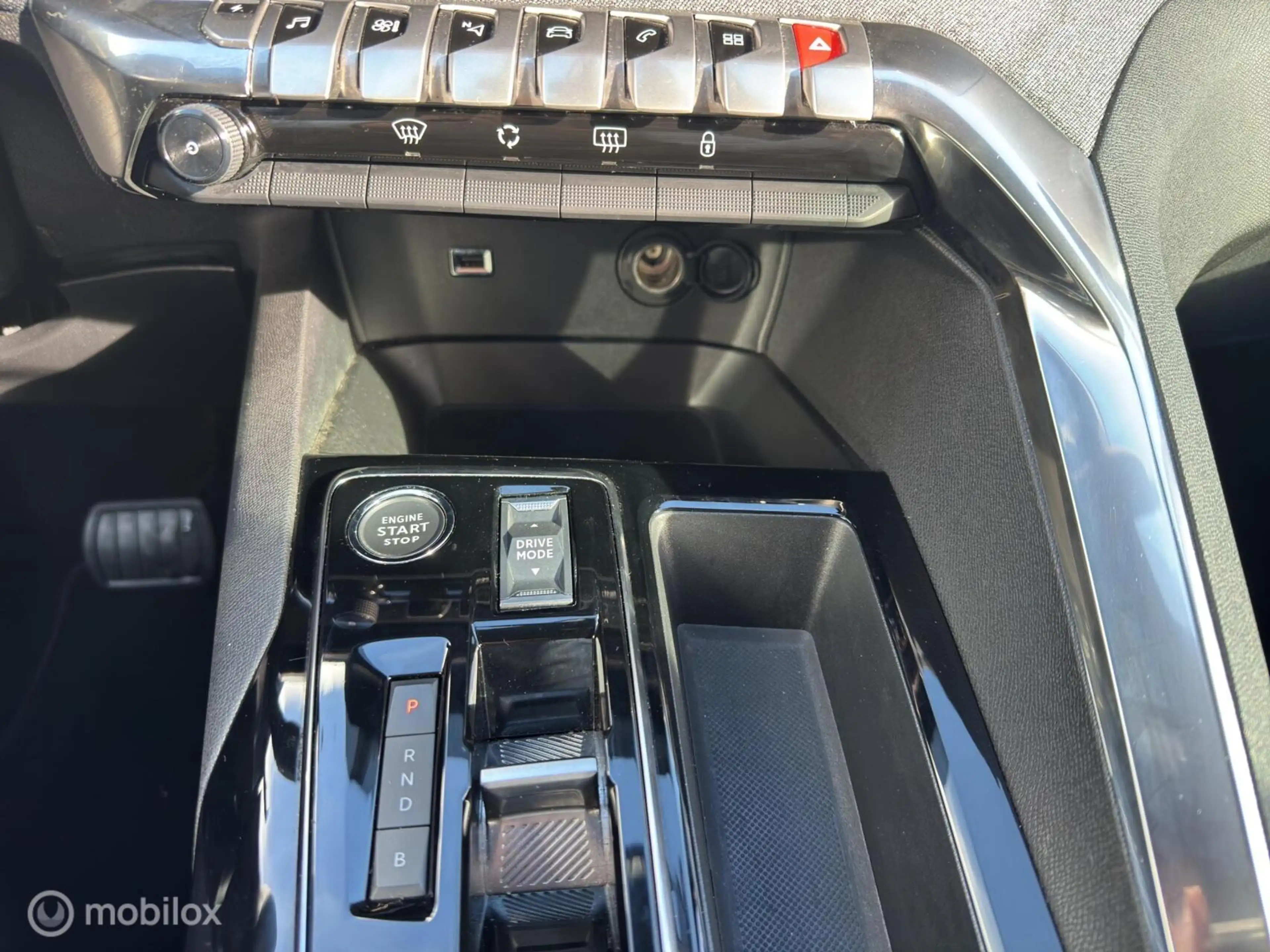 Peugeot 3008 1.6 HYbrid 180 Allure Pack Business All-in prijs — photo 13