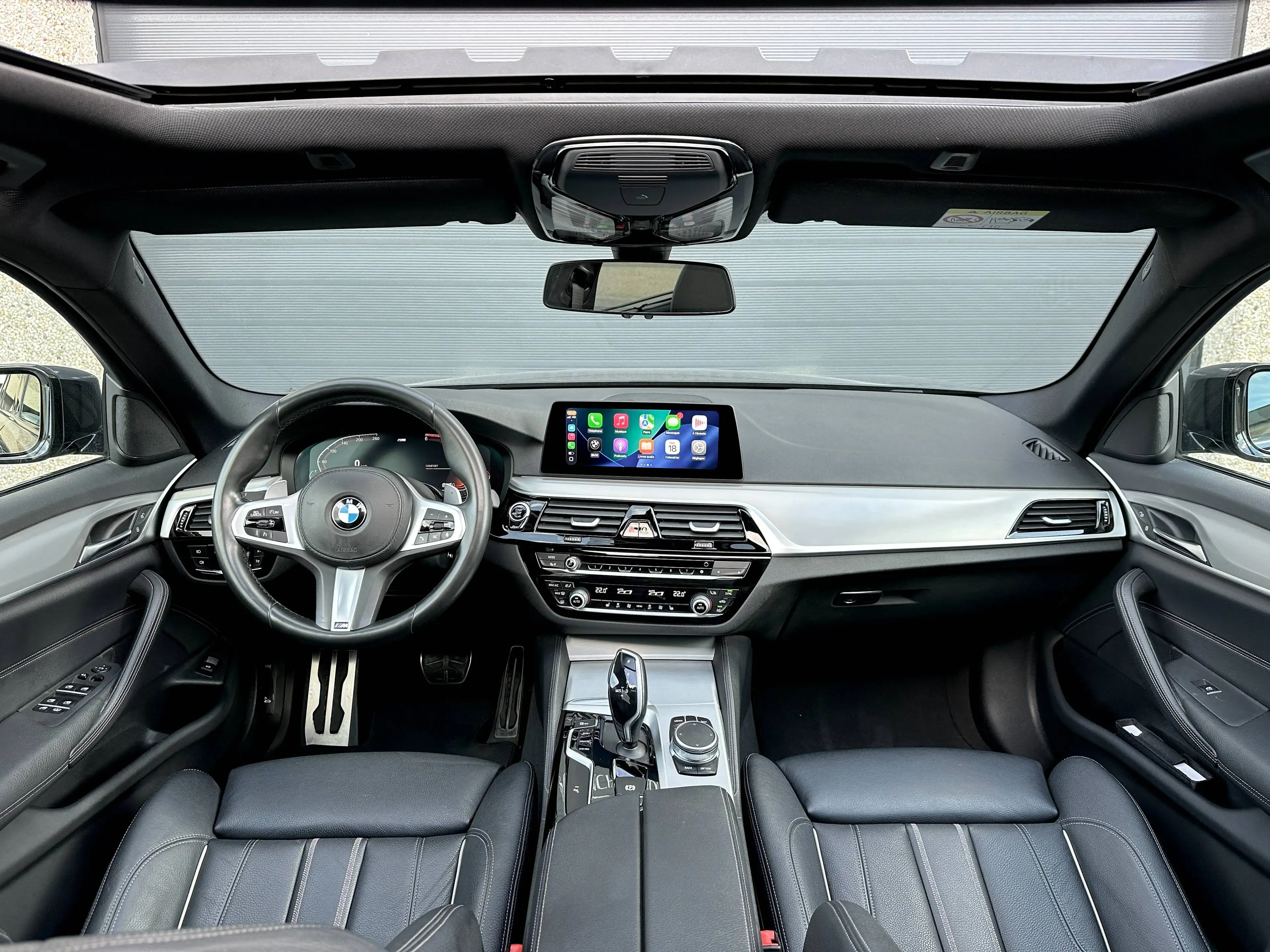 BMW 518 dA 2.0 / M Sport / LED / Toit pano. / Att. remorque — photo 12