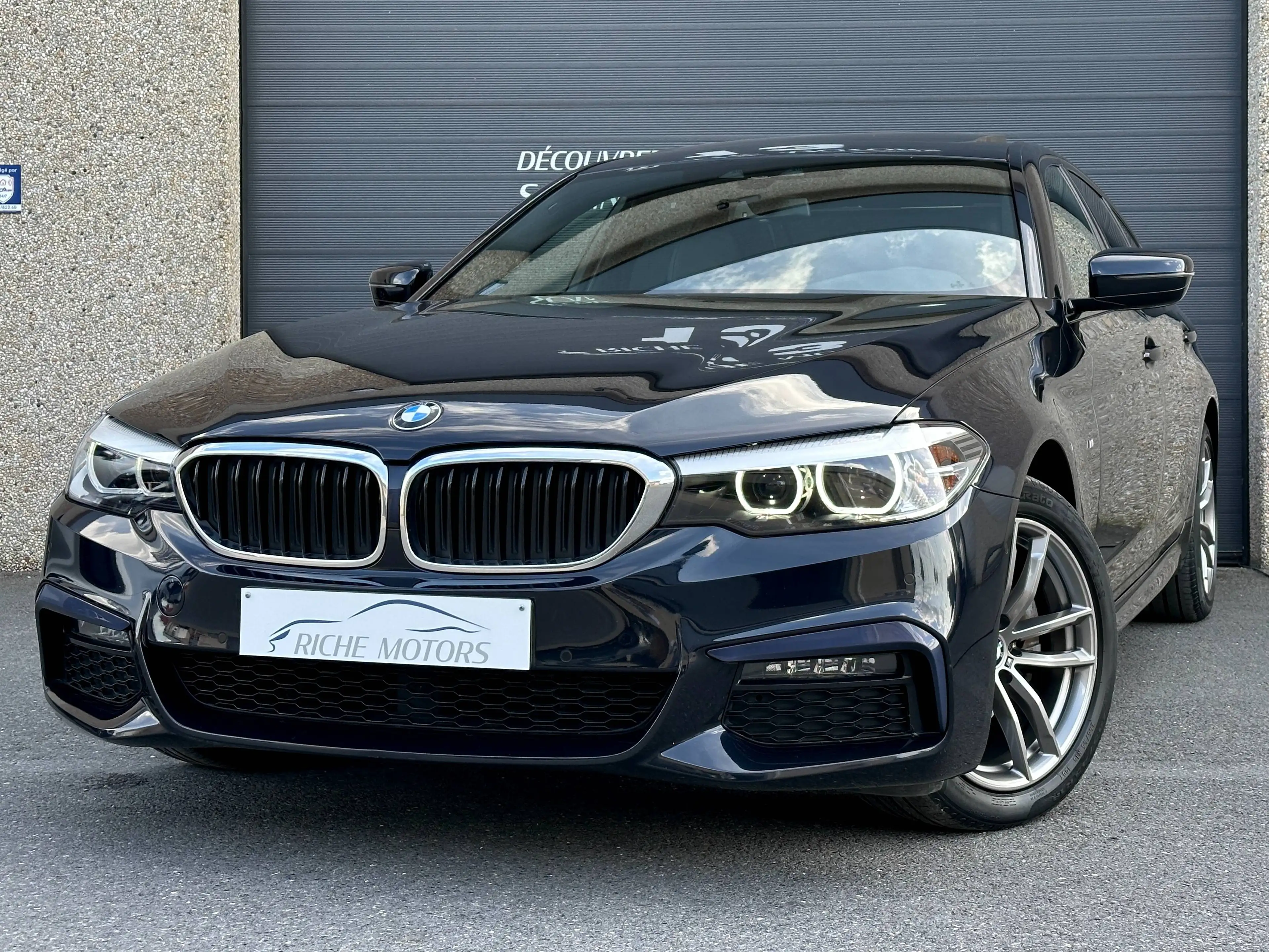 BMW 518 dA 2.0 / M Sport / LED / Toit pano. / Att. remorque — photo 5