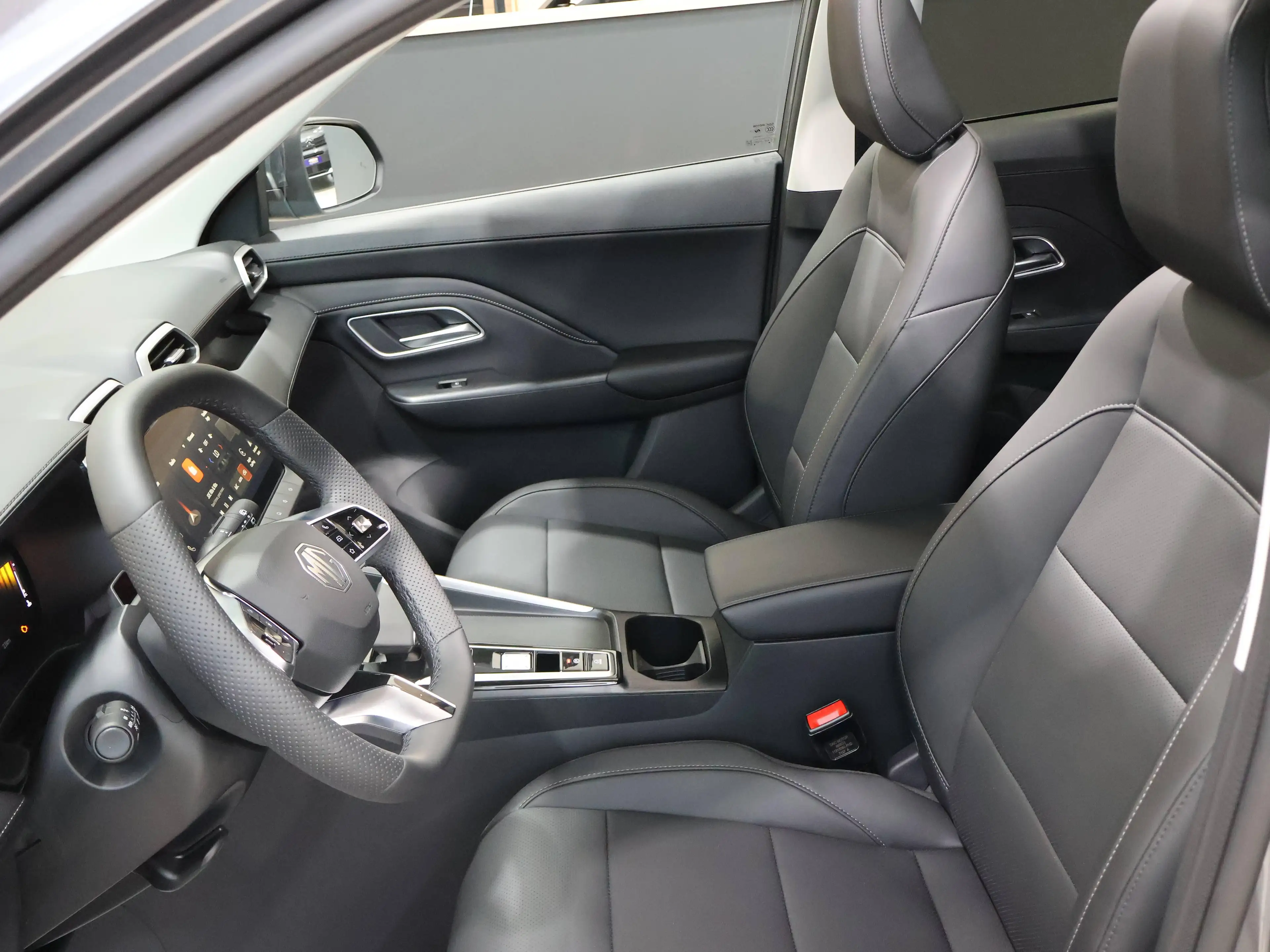 MG ZS MG ZS HYBRID+ LUXURY 197PK HEV / PANODAK / NIEUW / 360° CAMERA — photo 9