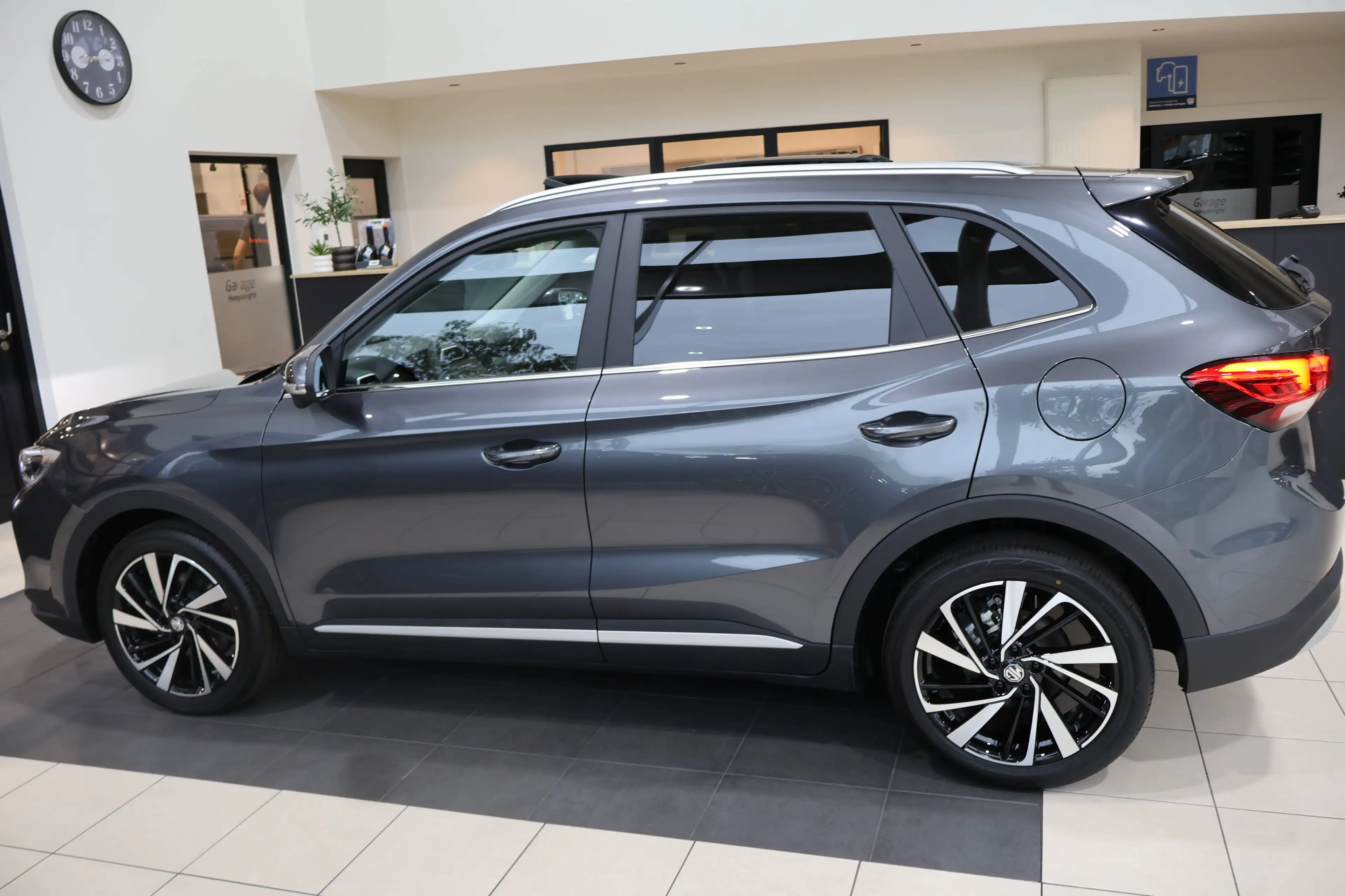 MG ZS MG ZS HYBRID+ LUXURY 197PK HEV / PANODAK / NIEUW / 360° CAMERA — photo 2