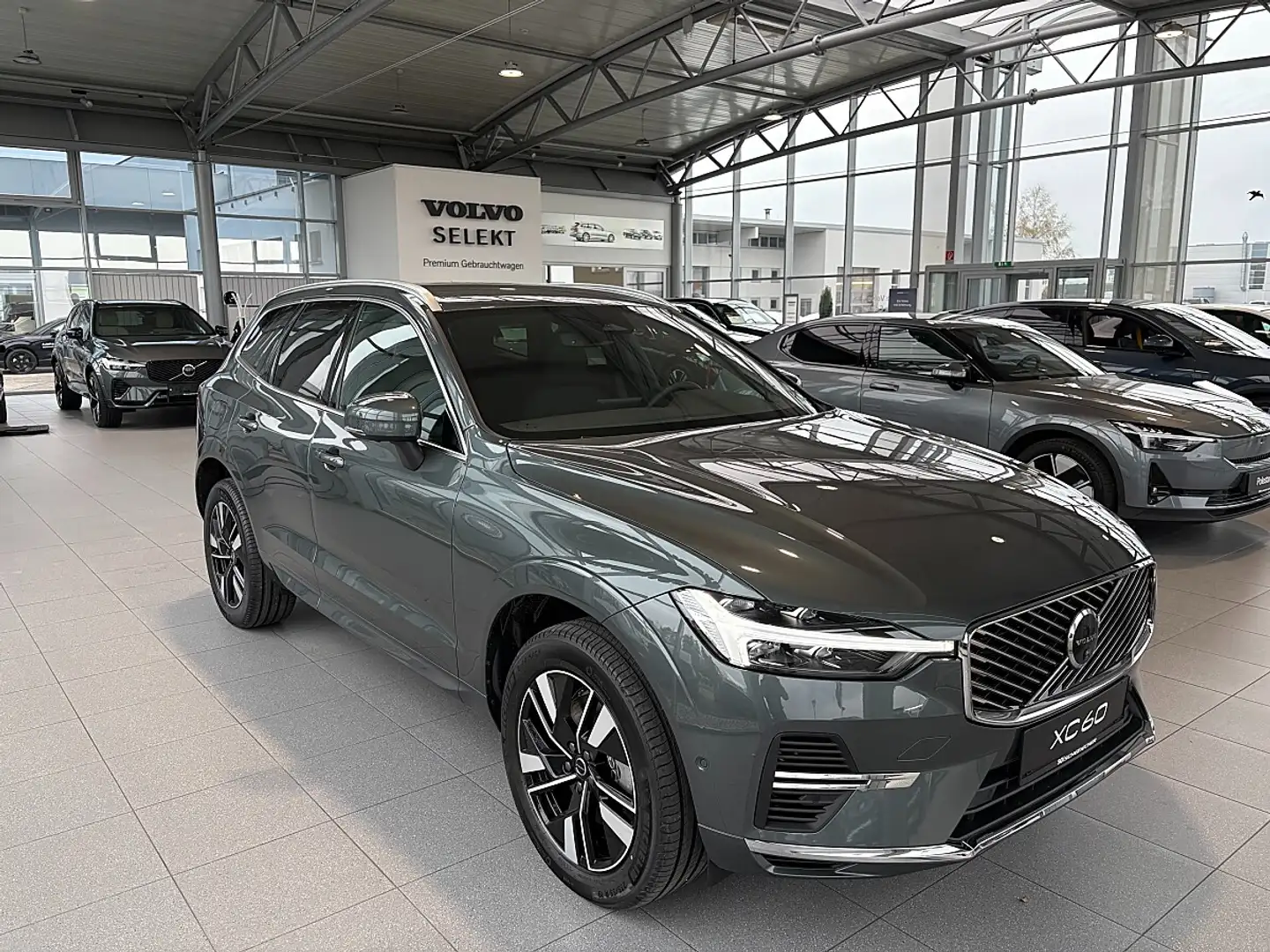 Volvo XC60 T6 AWD PHEV 18,8kWh Plus Bright Aut. Grün - 1