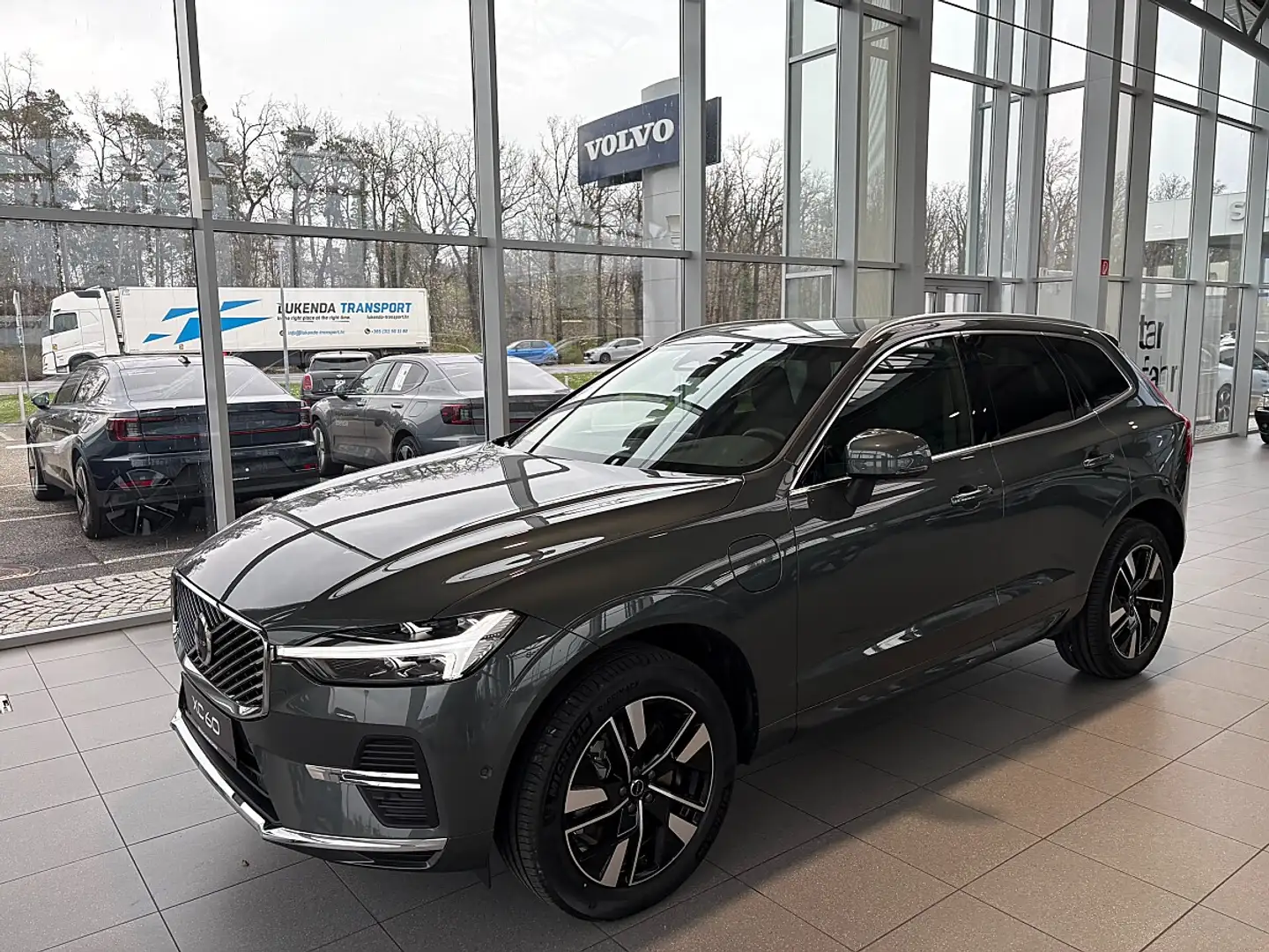 Volvo XC60 T6 AWD PHEV 18,8kWh Plus Bright Aut. Grün - 2