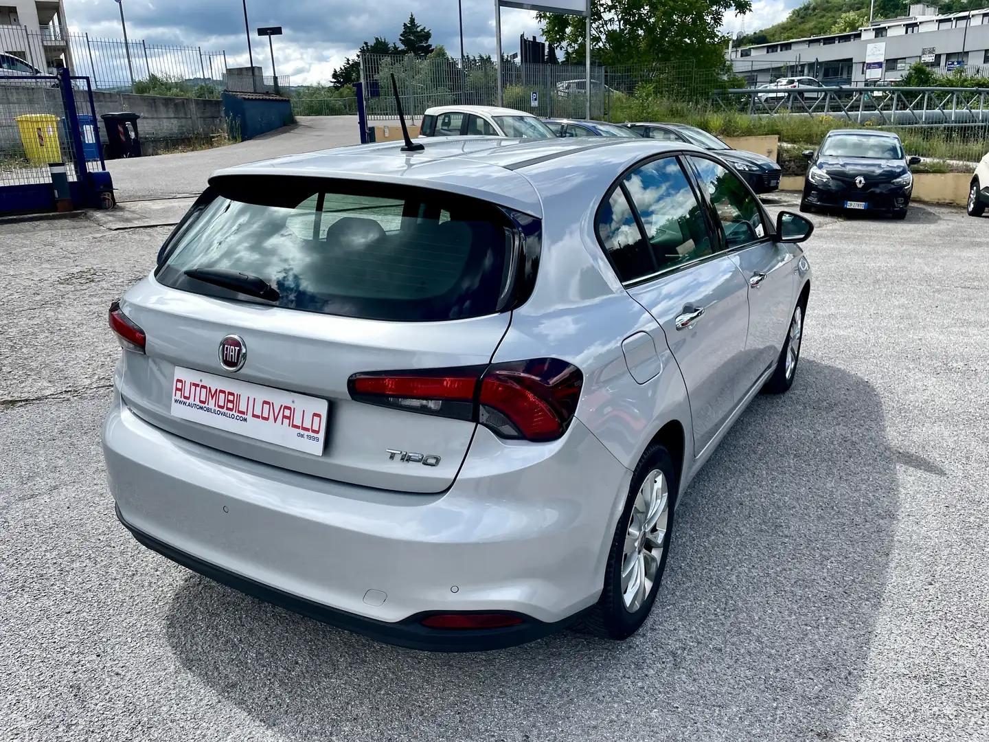Fiat Tipo 5p 1.6MTJ 120CV 6M E 1.3 mjt 95CV 5PORTE DISP.2MOD Zilver - 2