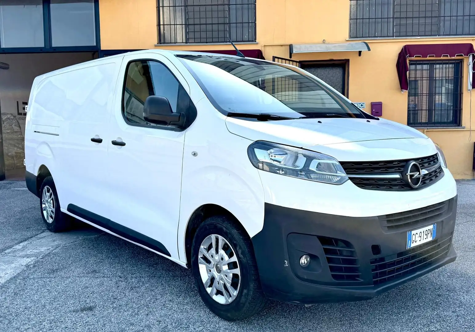 Opel Vivaro VIVARO 2.0 TDCI120CV L3H1 PORT1350 P. LUNGO NEOP Blanco - 1