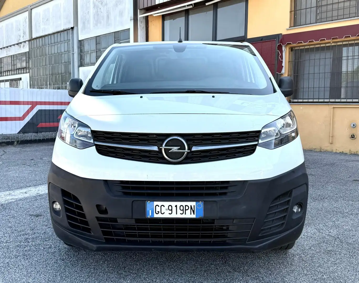 Opel Vivaro VIVARO 2.0 TDCI120CV L3H1 PORT1350 P. LUNGO NEOP Blanco - 2