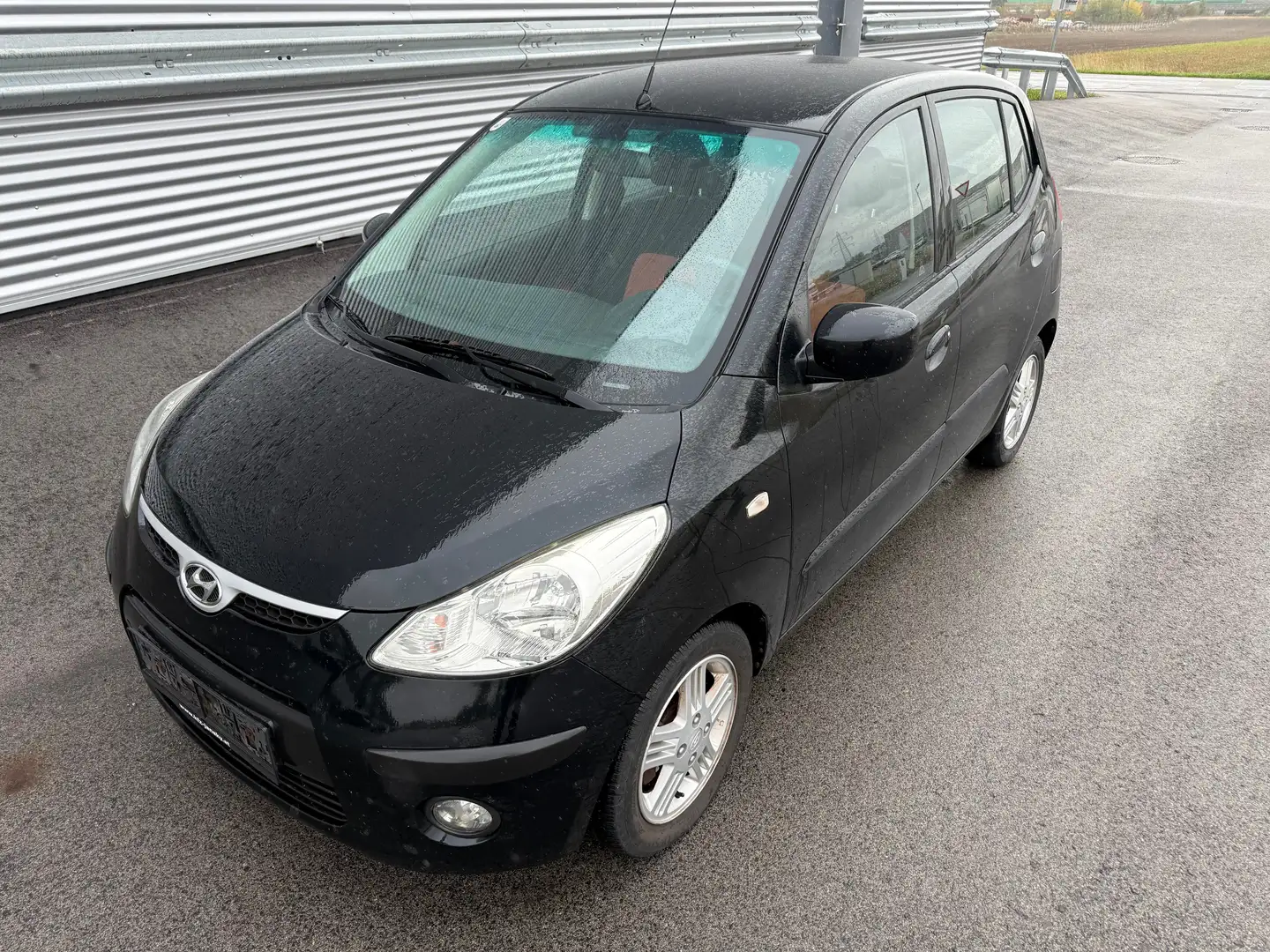 Hyundai i10 1,1 MPI Cool Sport ID:3 Schwarz - 1