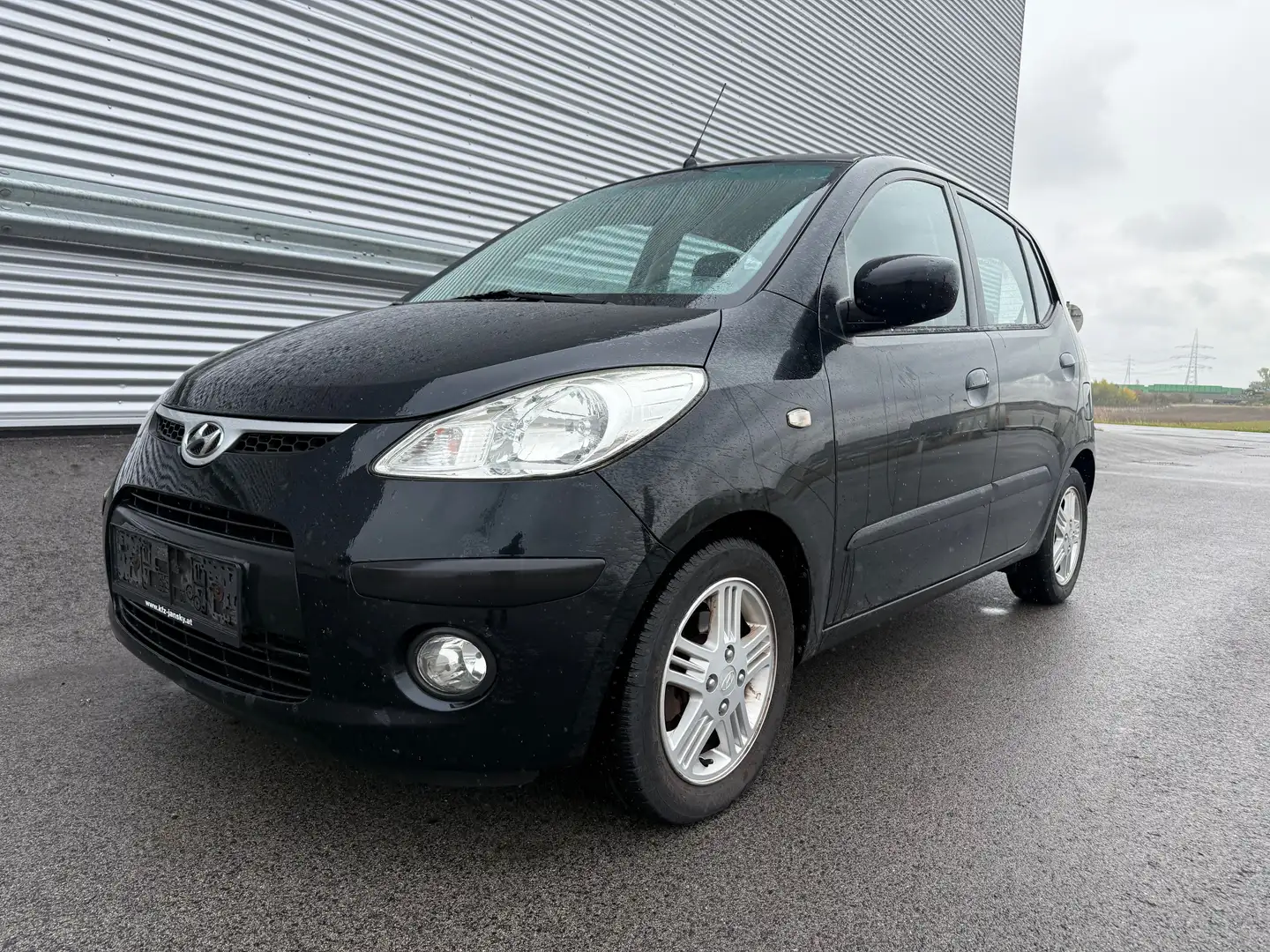 Hyundai i10 1,1 MPI Cool Sport ID:3 Schwarz - 2