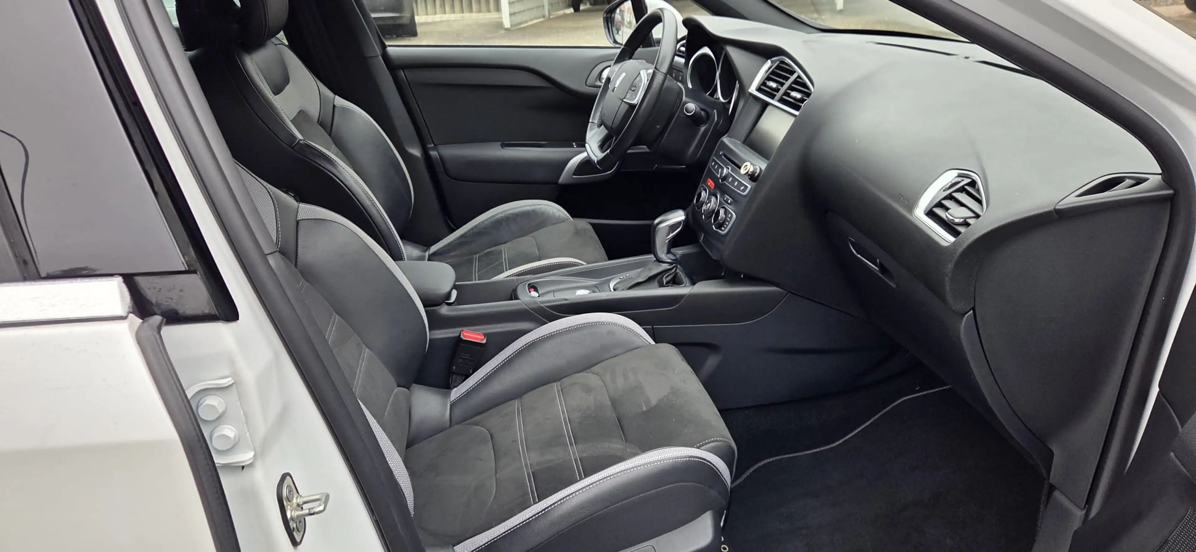 DS Automobiles DS 4 Basis — photo 11