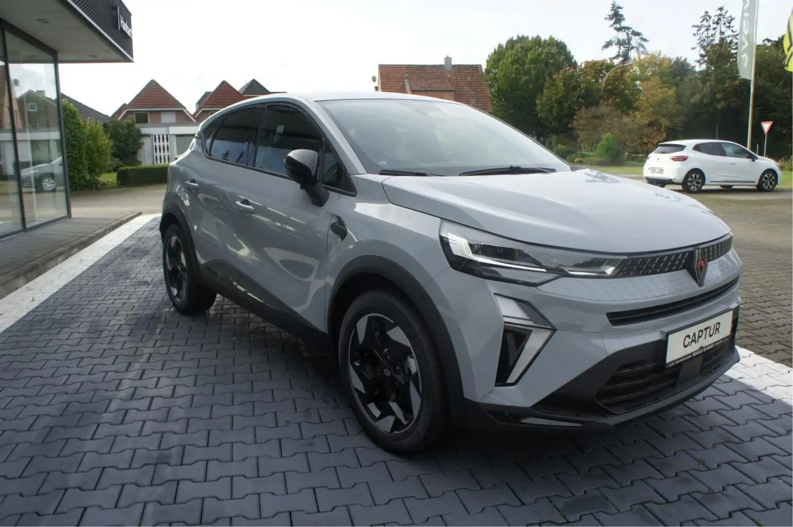 Renault Captur Ph2 Techno TCe 90 "WinterPaket, GJR" Grau - 2