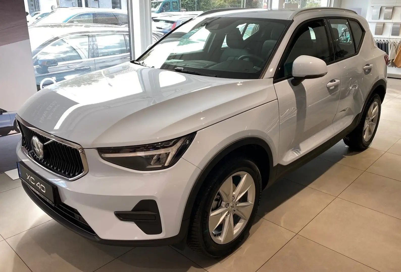 Volvo XC40 T2 Core 2WD Automatik Azul - 1