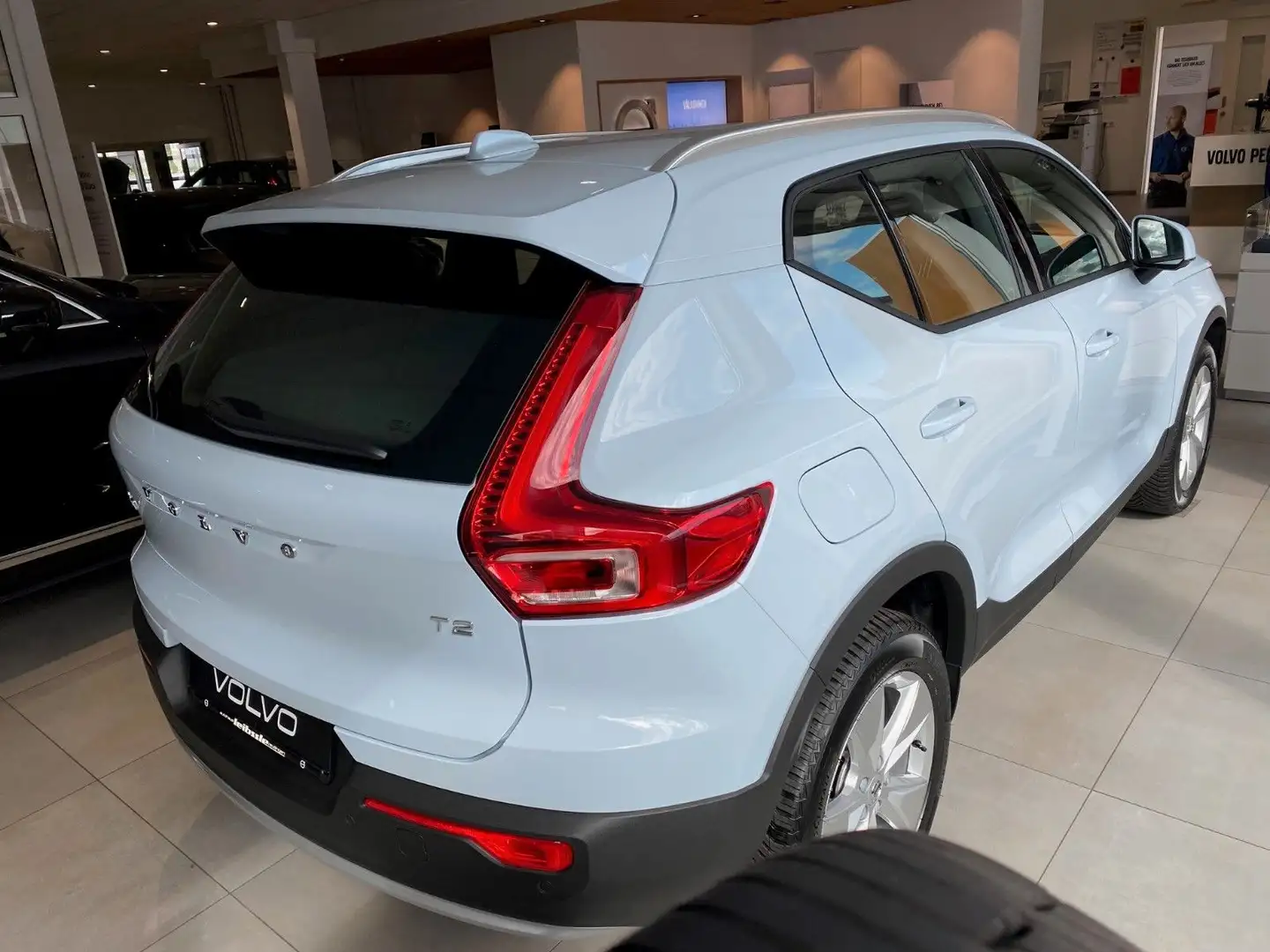 Volvo XC40 T2 Core 2WD Automatik Azul - 2