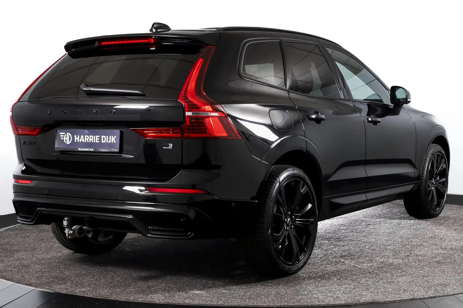 Volvo XC60 2.0 T6 Plug-in hybrid AWD Plus Black Edition | S/K Zwart - 2