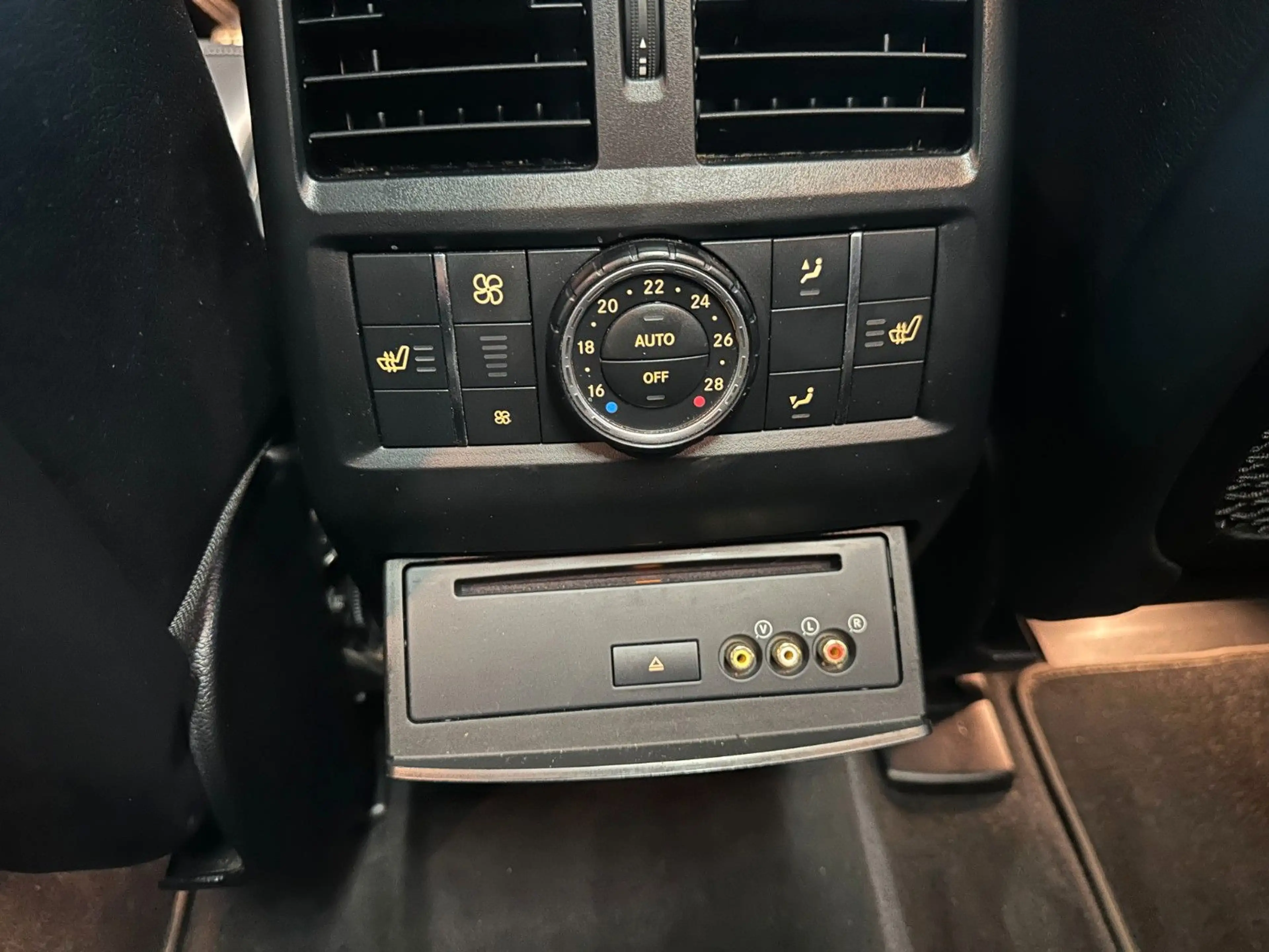 Mercedes-Benz GLS 500 4Matic AMG*ACC*AirMatic*AHK*Pano — photo 28