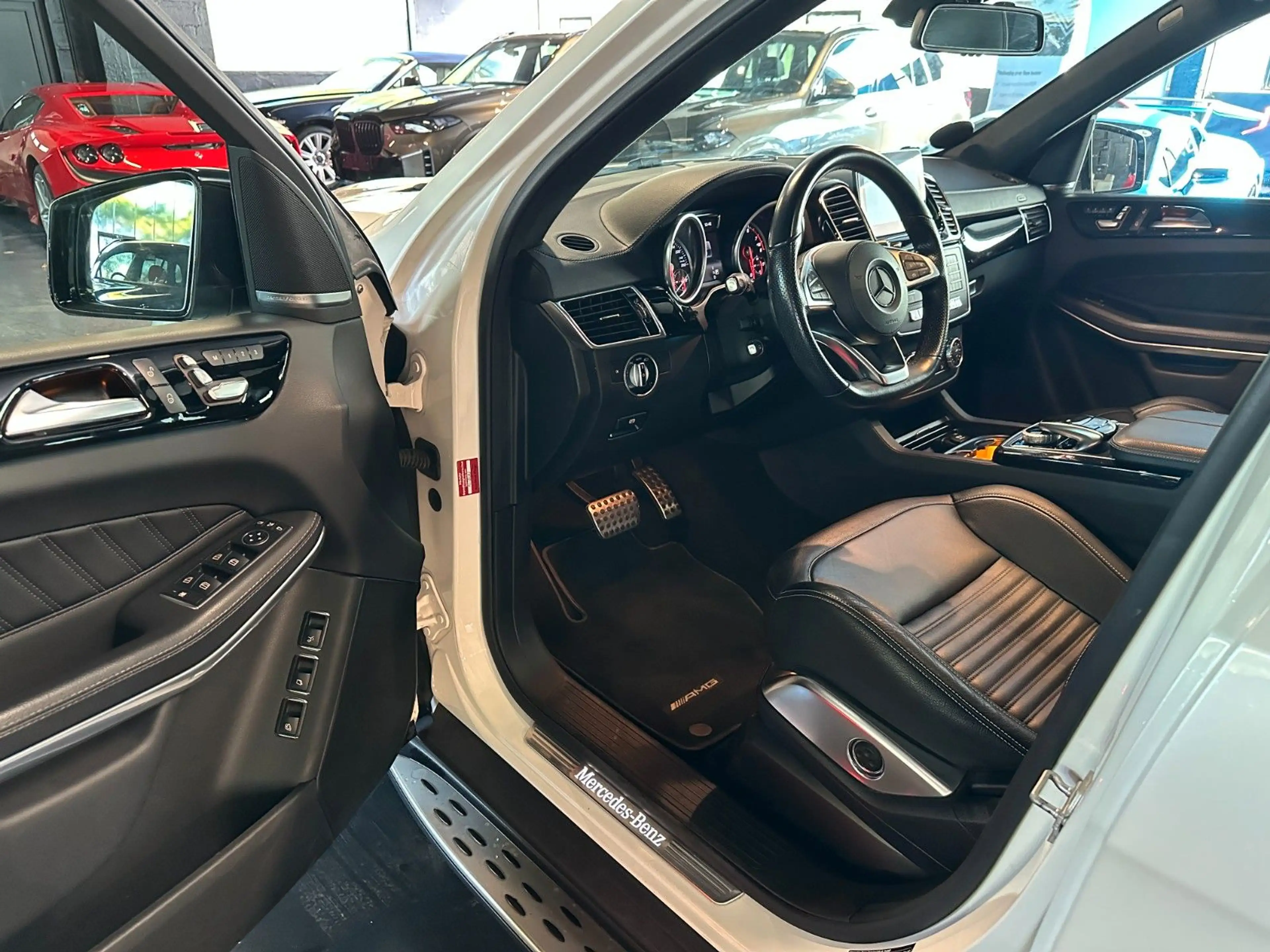 Mercedes-Benz GLS 500 4Matic AMG*ACC*AirMatic*AHK*Pano — photo 9
