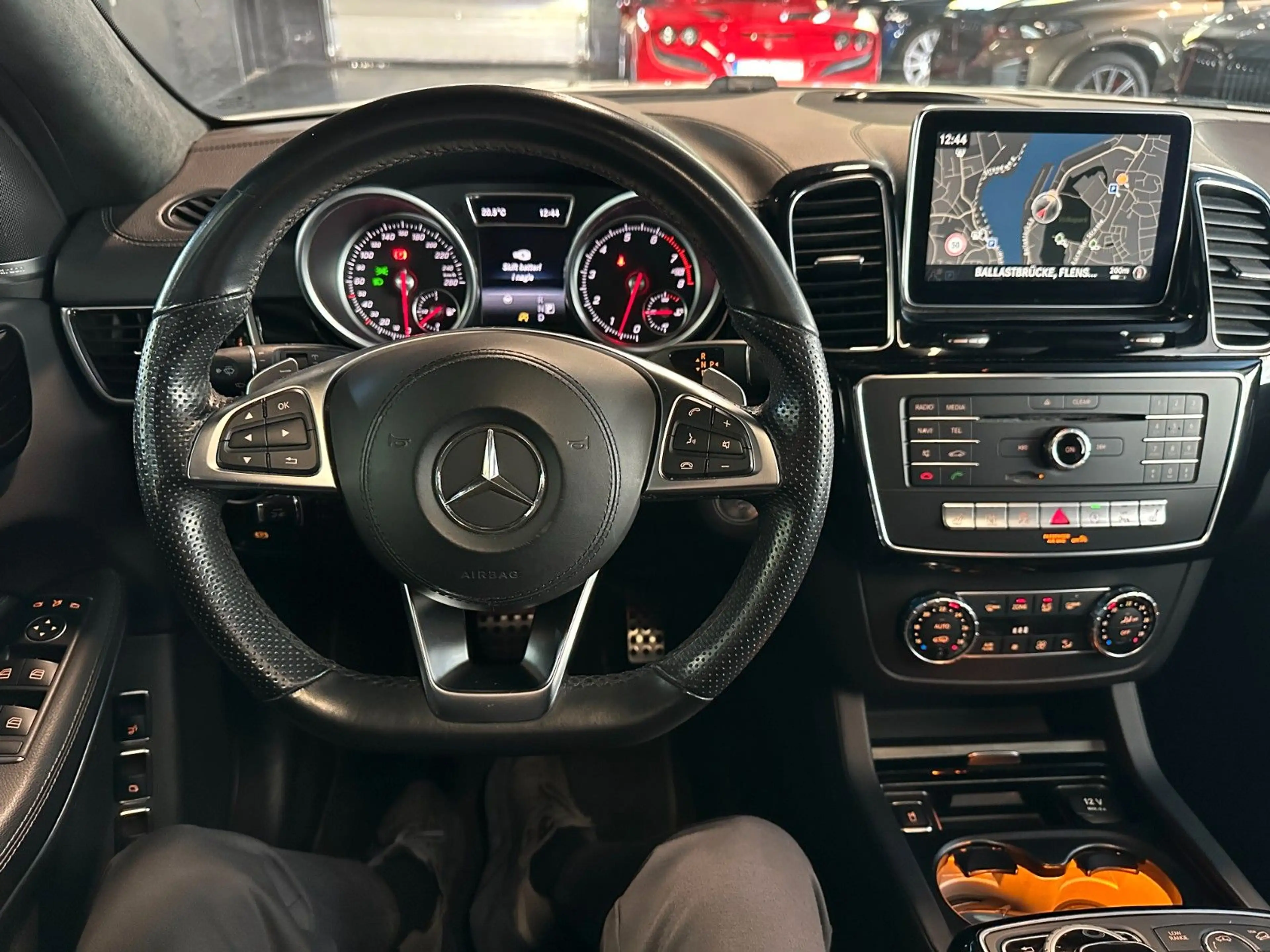 Mercedes-Benz GLS 500 4Matic AMG*ACC*AirMatic*AHK*Pano — photo 11