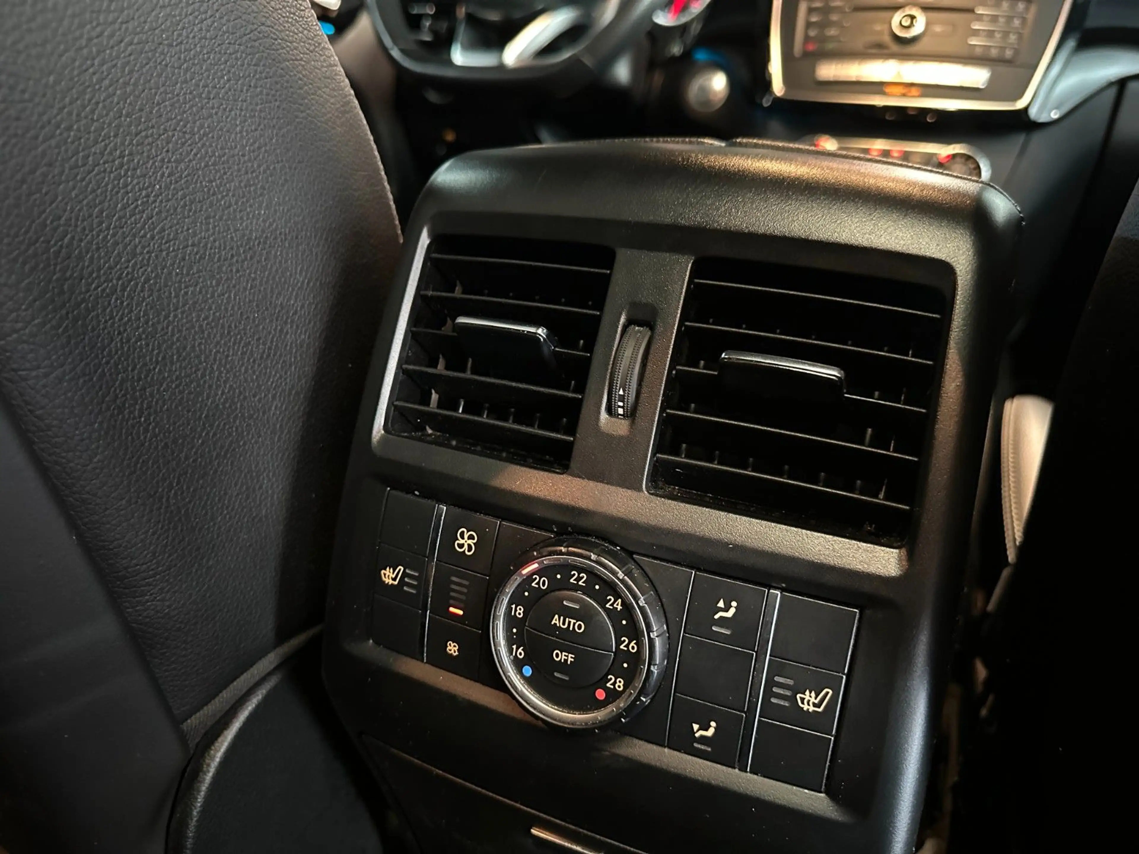 Mercedes-Benz GLS 500 4Matic AMG*ACC*AirMatic*AHK*Pano — photo 24