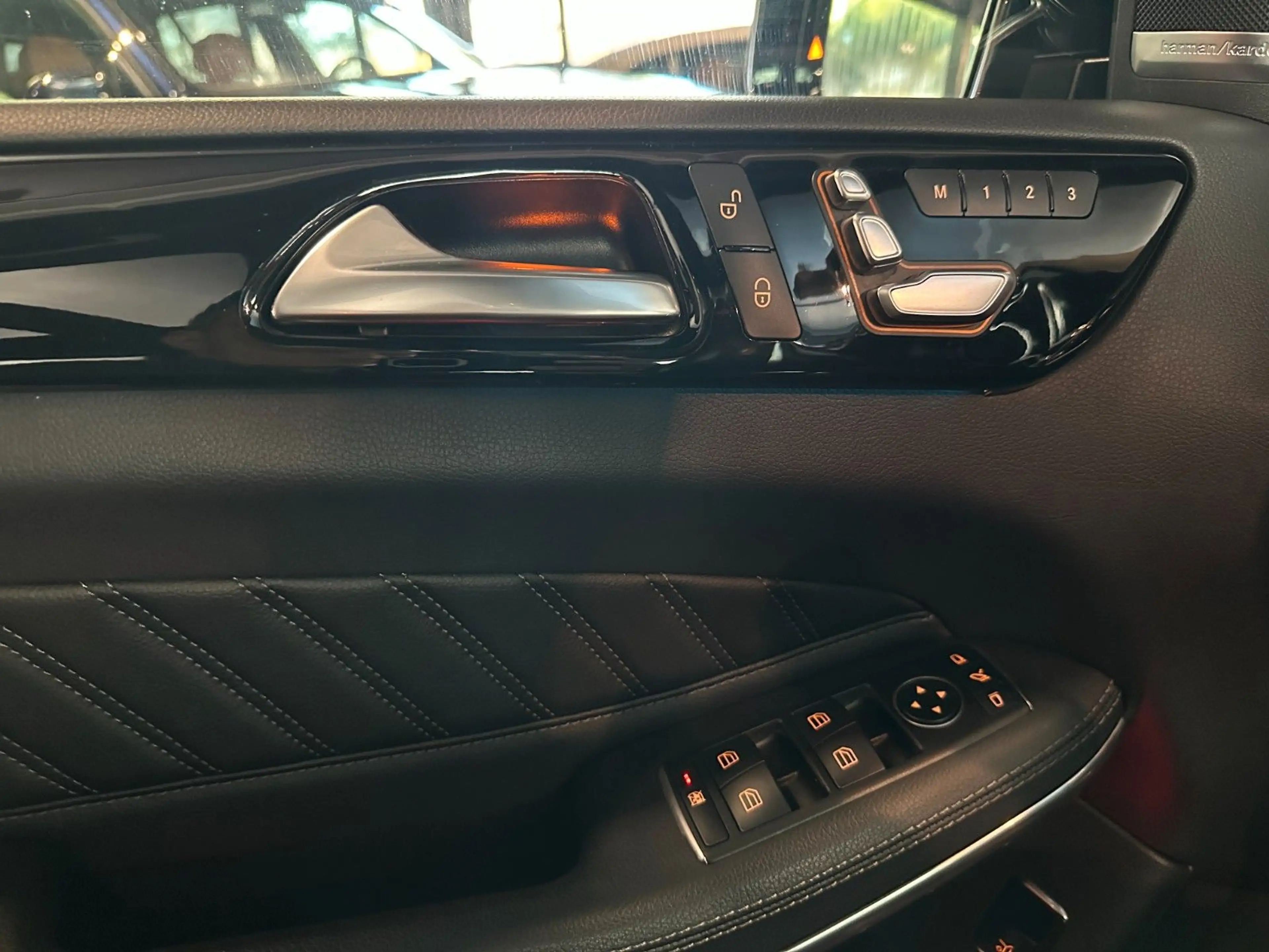 Mercedes-Benz GLS 500 4Matic AMG*ACC*AirMatic*AHK*Pano — photo 17