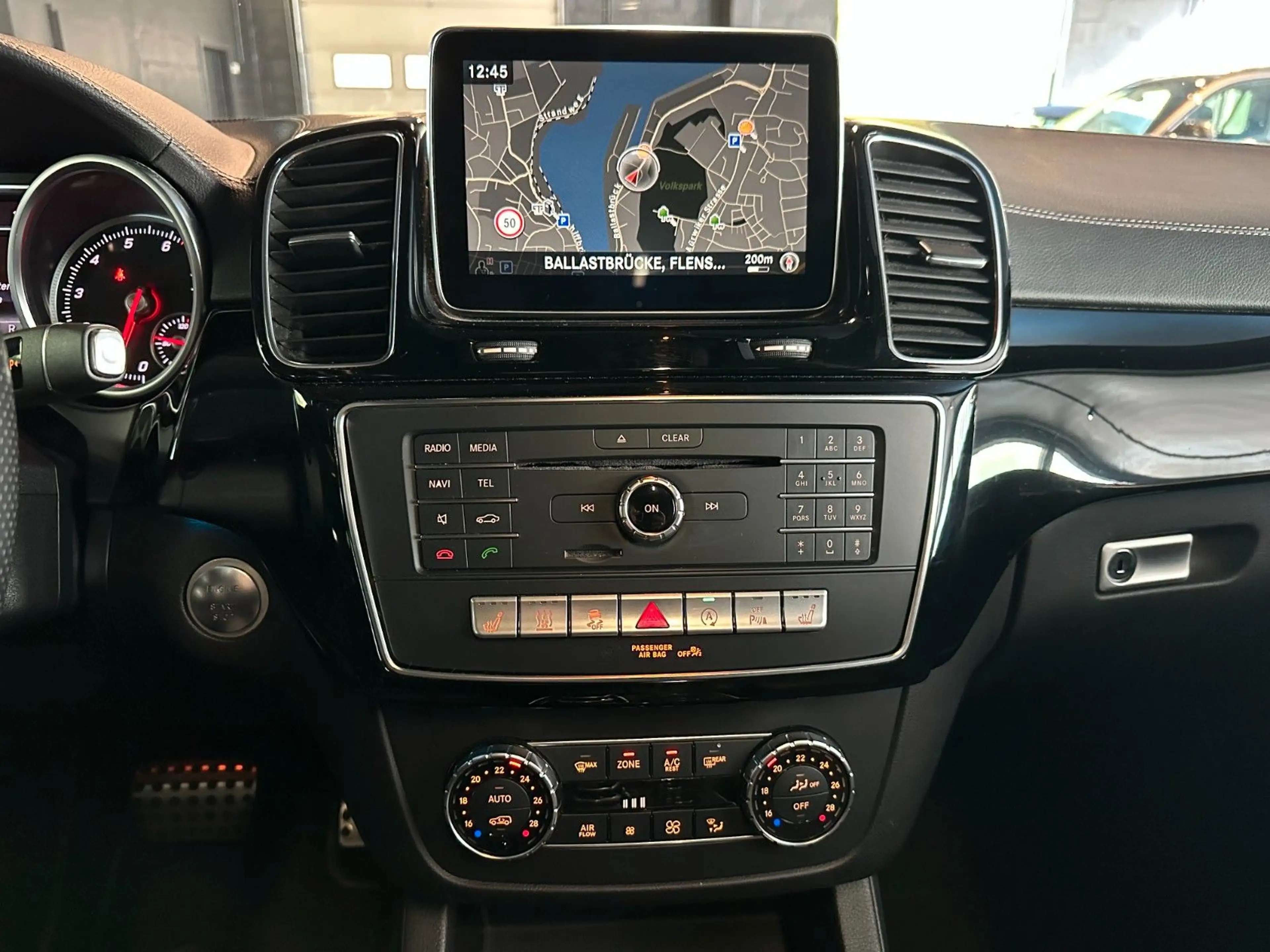 Mercedes-Benz GLS 500 4Matic AMG*ACC*AirMatic*AHK*Pano — photo 14
