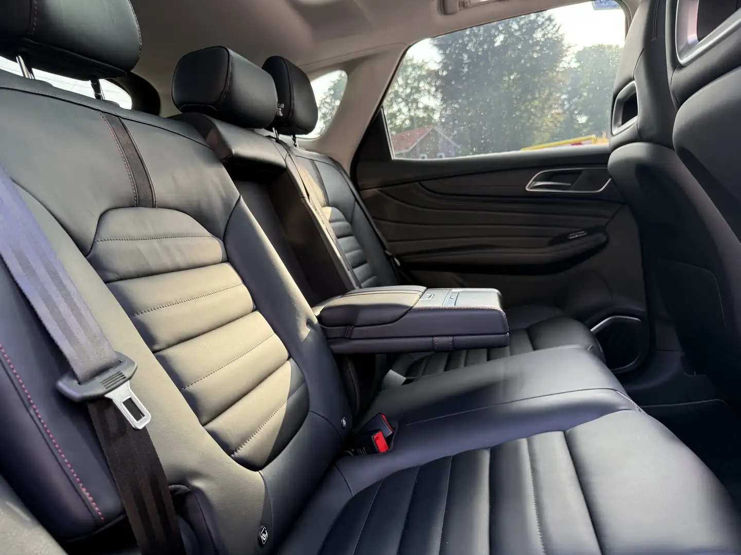 MG EHS 1.5 TGDi PHEV Luxury Aut. Pano | Trekhaak Rojo - 2