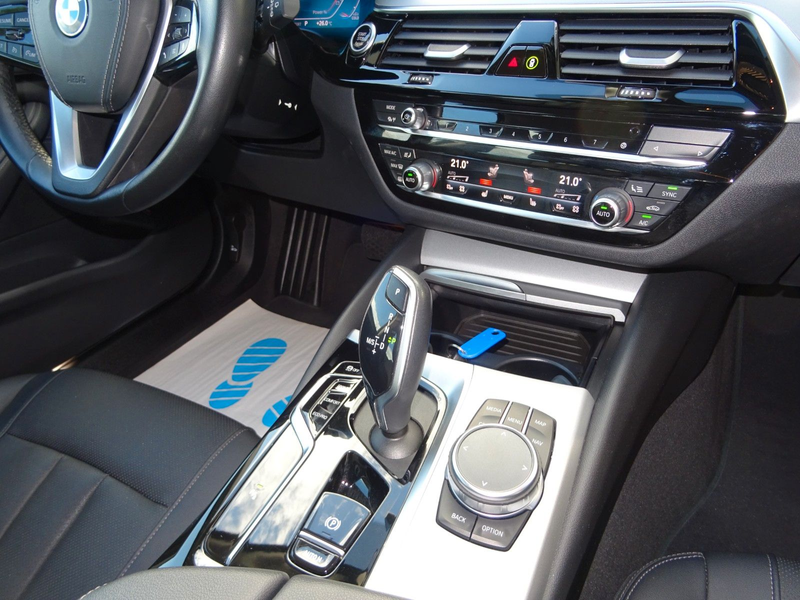 BMW 520 d Touring Aut Navi LC Prof Leder LED 4Z-Klima — photo 9