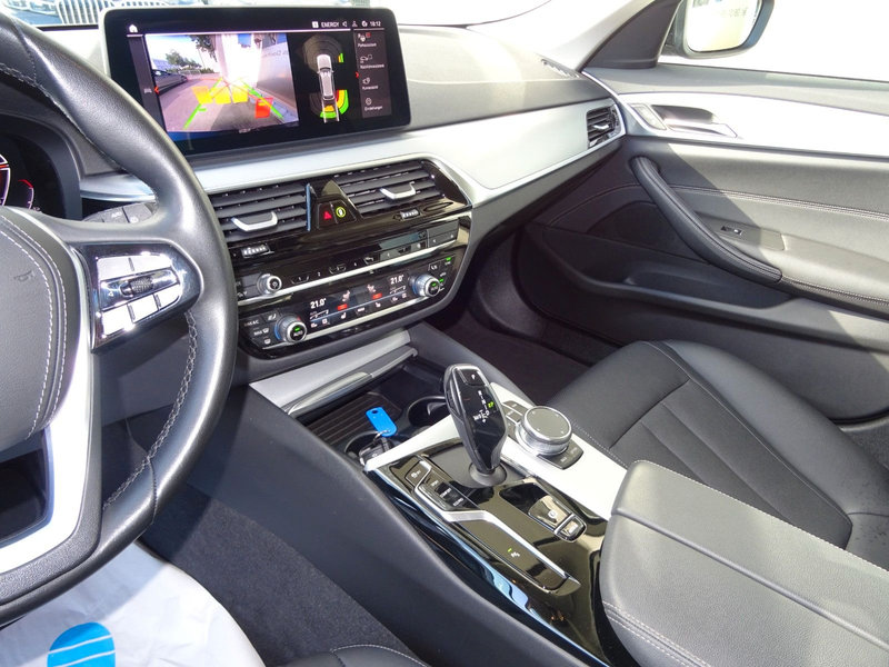 BMW 520 d Touring Aut Navi LC Prof Leder LED 4Z-Klima — photo 11
