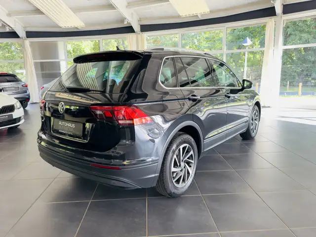 Volkswagen Tiguan view 6