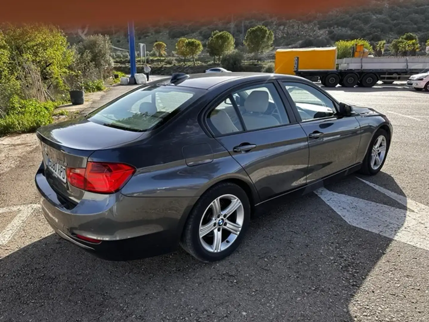 BMW 318 318d - 2