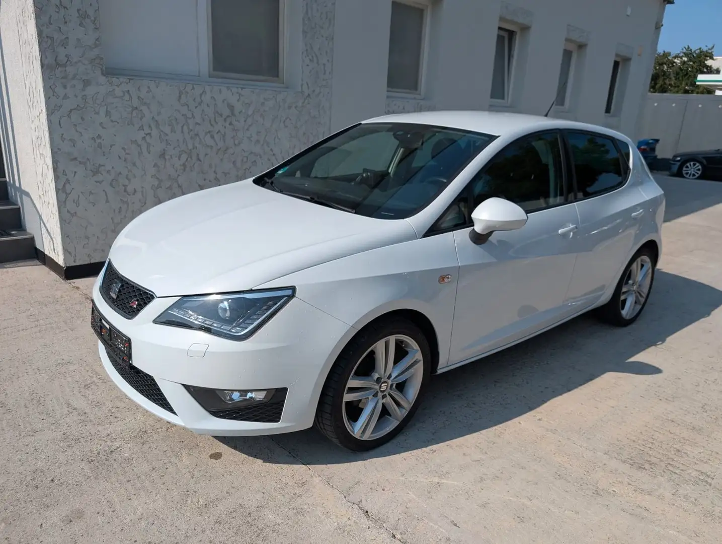 SEAT Ibiza Lim. FR Sitzheizung,Navi,Tempomat,Xenon Weiß - 1