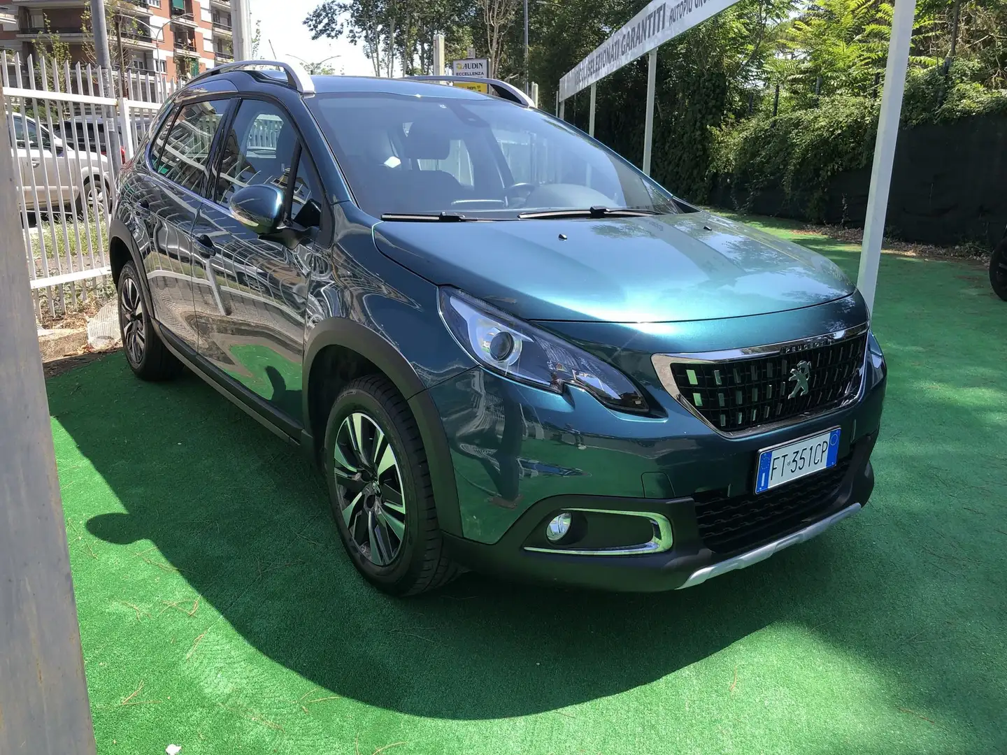 Peugeot 2008 1.2  130cv GPL SOLI  49.000 KM Vert - 1