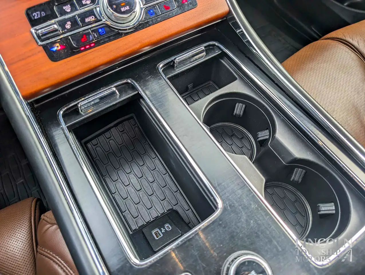 Lincoln Aviator снимка Lincoln Aviator