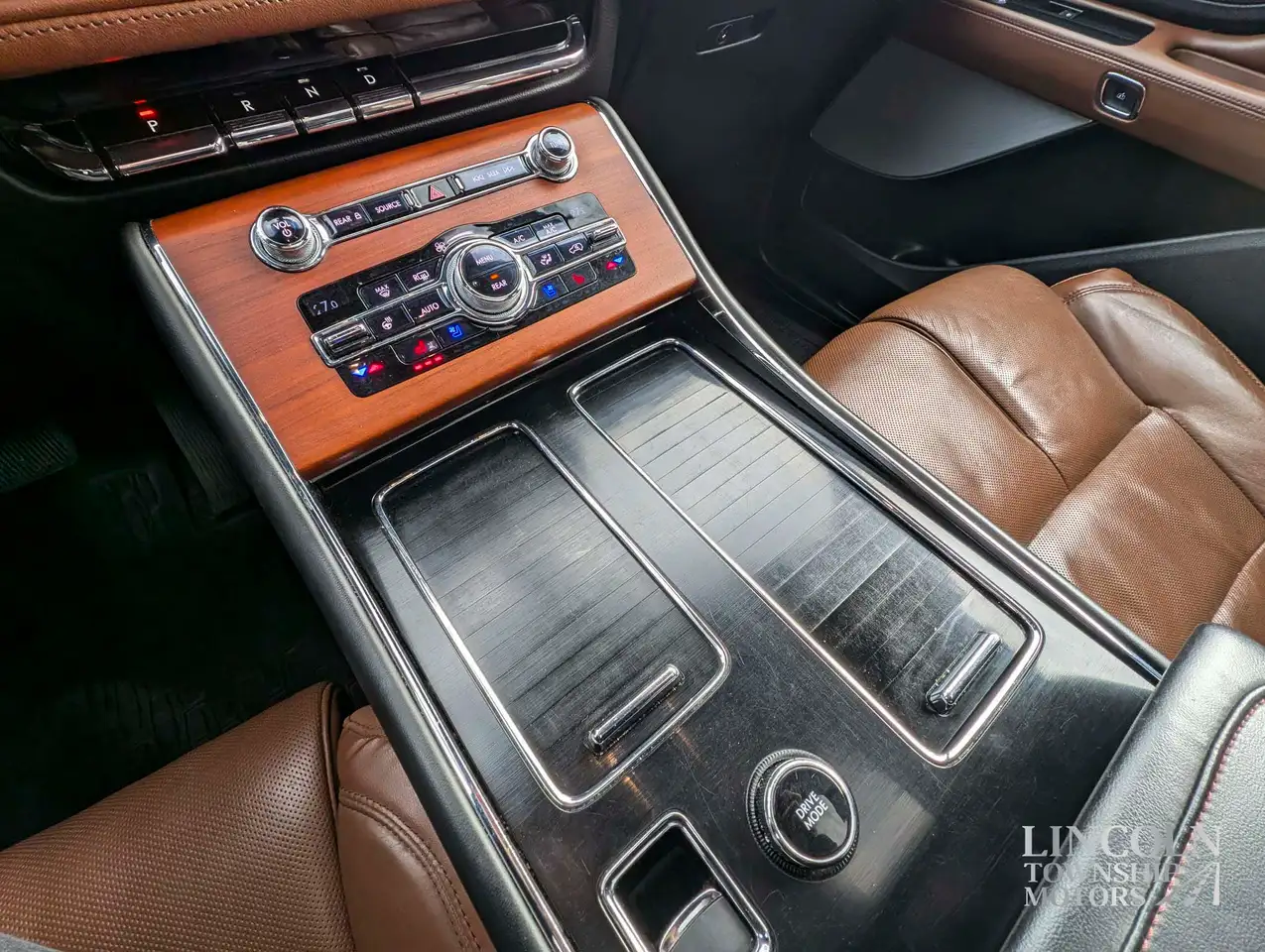 Lincoln Aviator снимка Lincoln Aviator