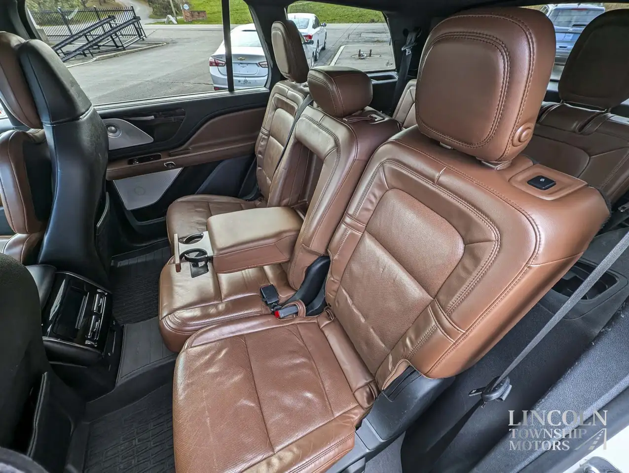 Lincoln Aviator снимка Lincoln Aviator