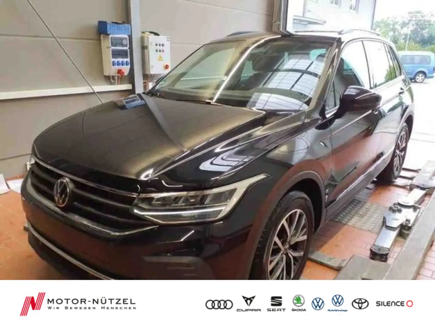 Volkswagen Tiguan 1.5 TSI LIFE LED+APP+DAB+ACC+SHZ+PDC+MFL Schwarz - 1