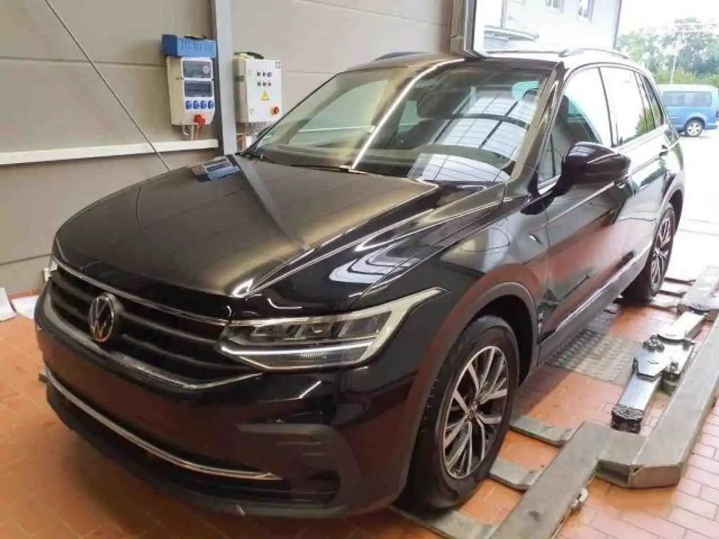 Volkswagen Tiguan 1.5 TSI LIFE LED+APP+DAB+ACC+SHZ+PDC+MFL Schwarz - 2