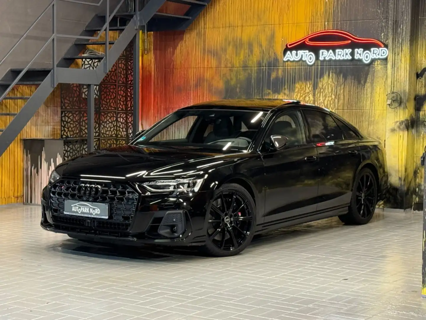 Audi S8 4.0 TFSI quattro MATRIX~CARBON~HEADUP~360~B&O Černá - 1