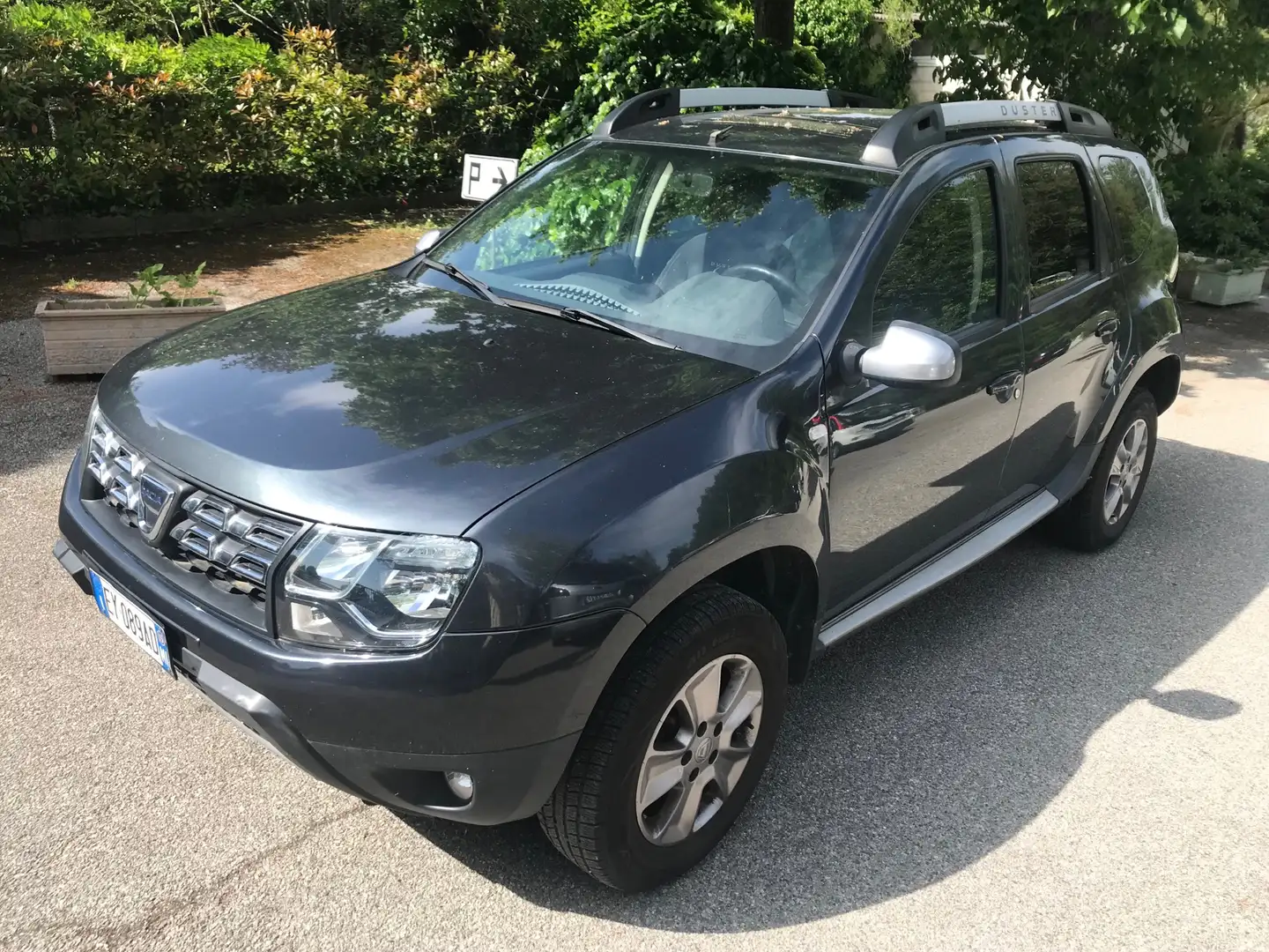 Dacia Duster Duster 1.6 Laureate Gpl 4x2 105cv Grijs - 1