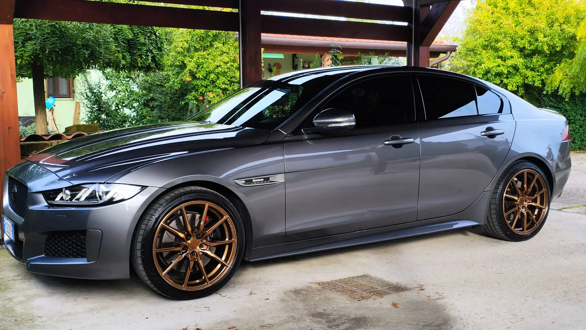 Jaguar XE Grigio - 1