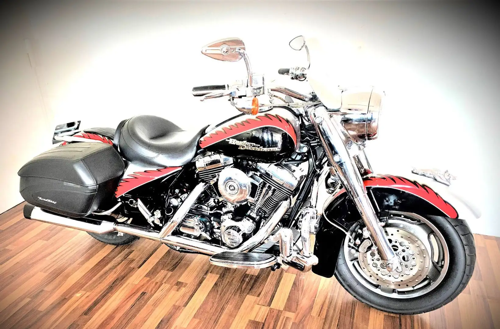 Harley-Davidson Road King Custom CVO 95 cui. Чорний - 1